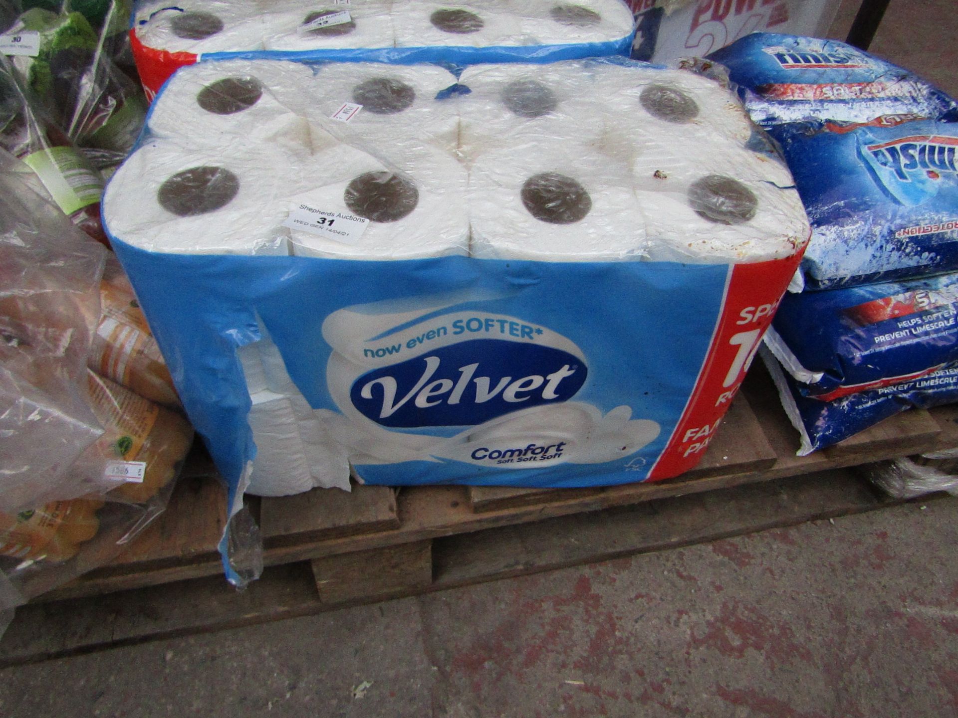 Pack of 16x Velvet confort toilet rolls, the outer packaging is damaged but contents appear to be