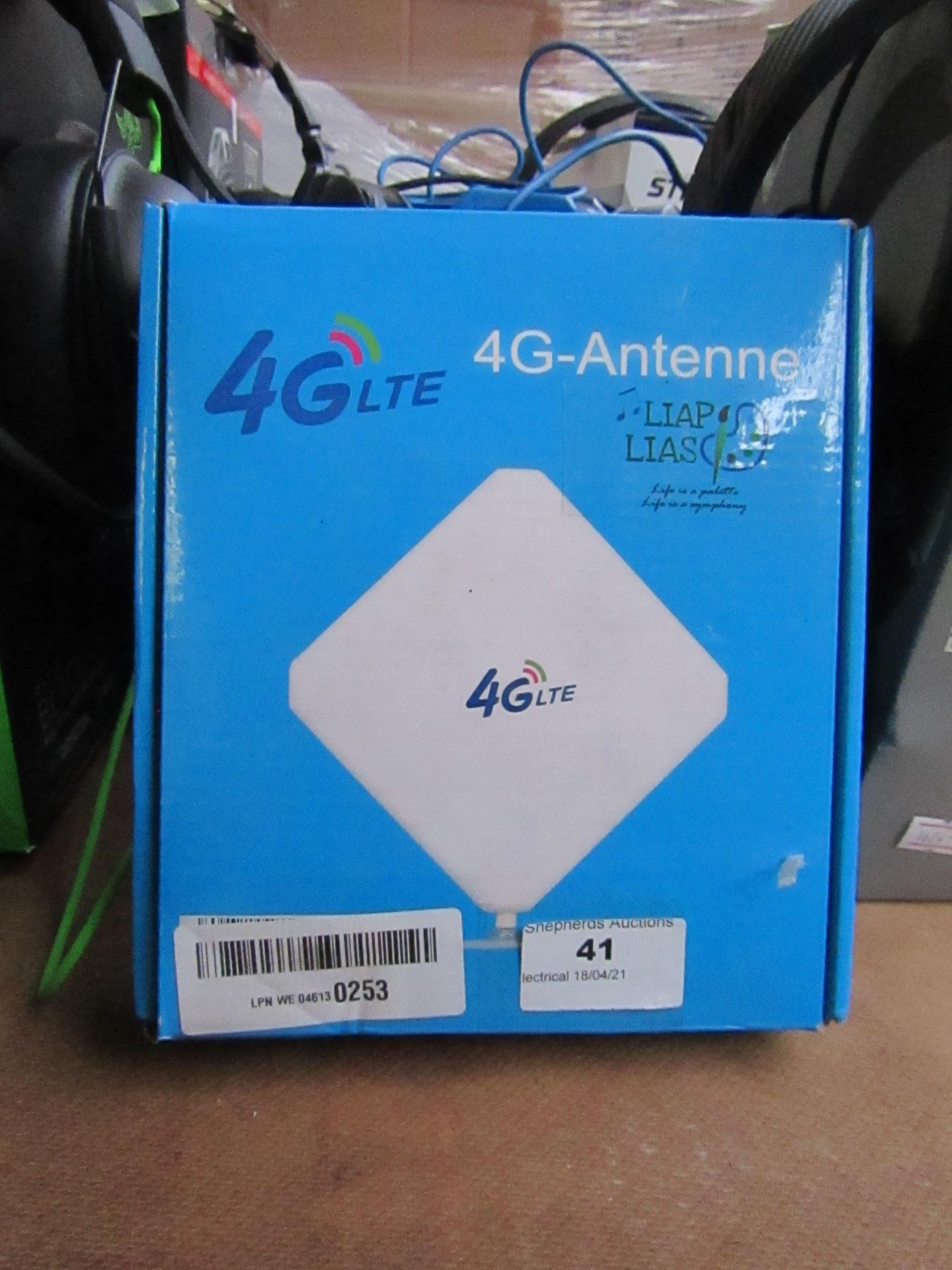 4G Lite 4G antenna, unchecked and boxed.