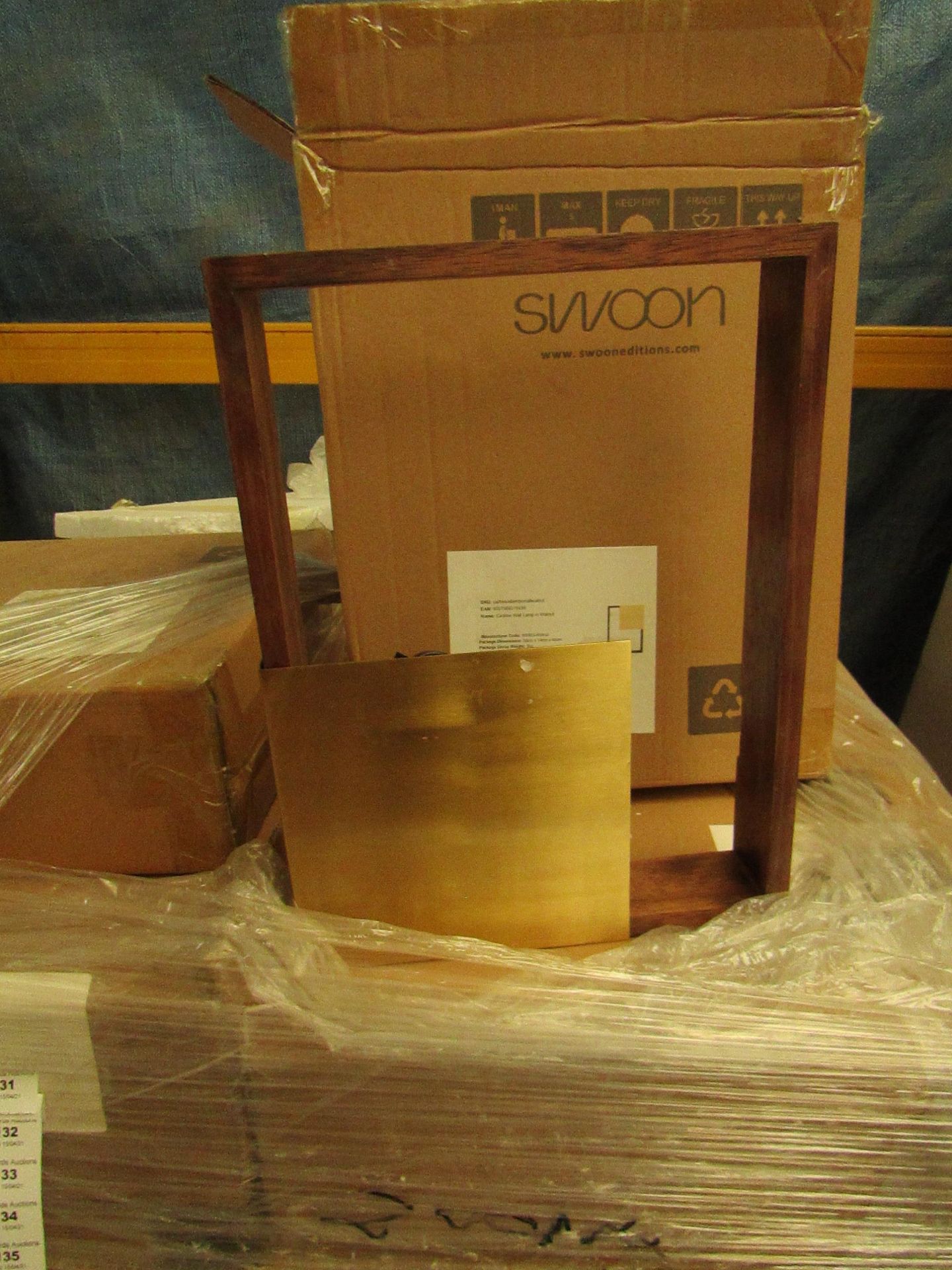 | 1X | SWOON CARDEW WALL LAMP IN WALNUT | LOOKS UNUSED (NO GUARANTEE) | RRP CIRCA œ114.99 |