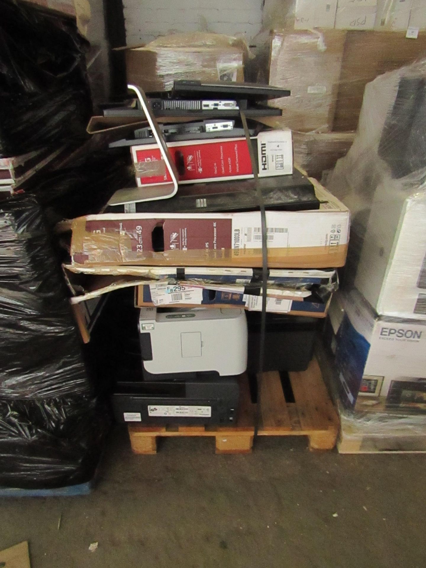 Pallet of approx 17 Items being approx 9 smashed screen TV's/Monitors from samsung and LG and approx