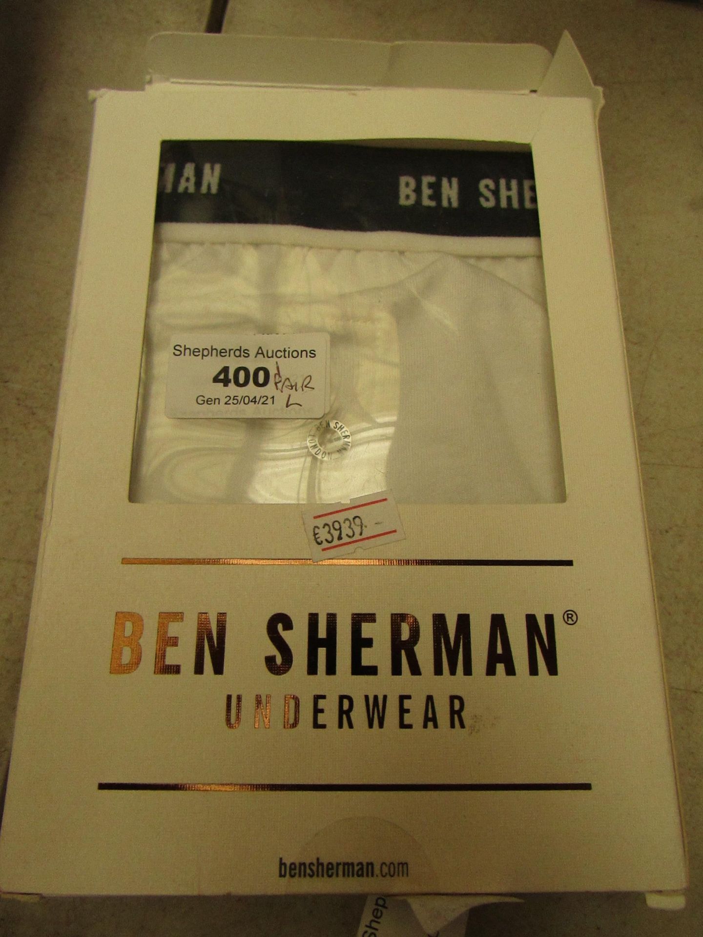 1 Pair of Ben Sherman Boxer shorts, size Large.