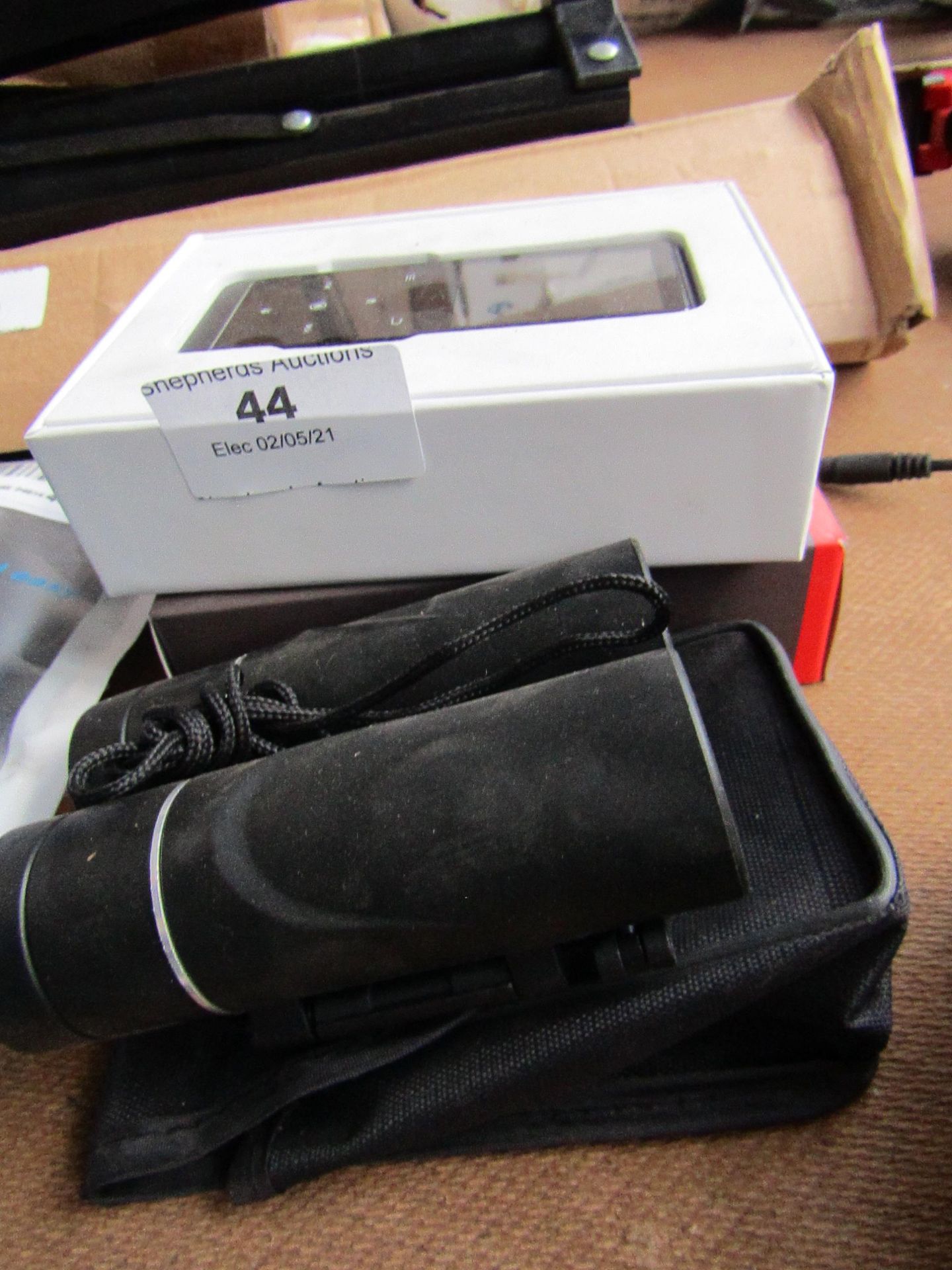 Visssvi 131m/1000m Binoculars | Unchecked + Supereye MP3 Music Player, Powers on but Not Tested