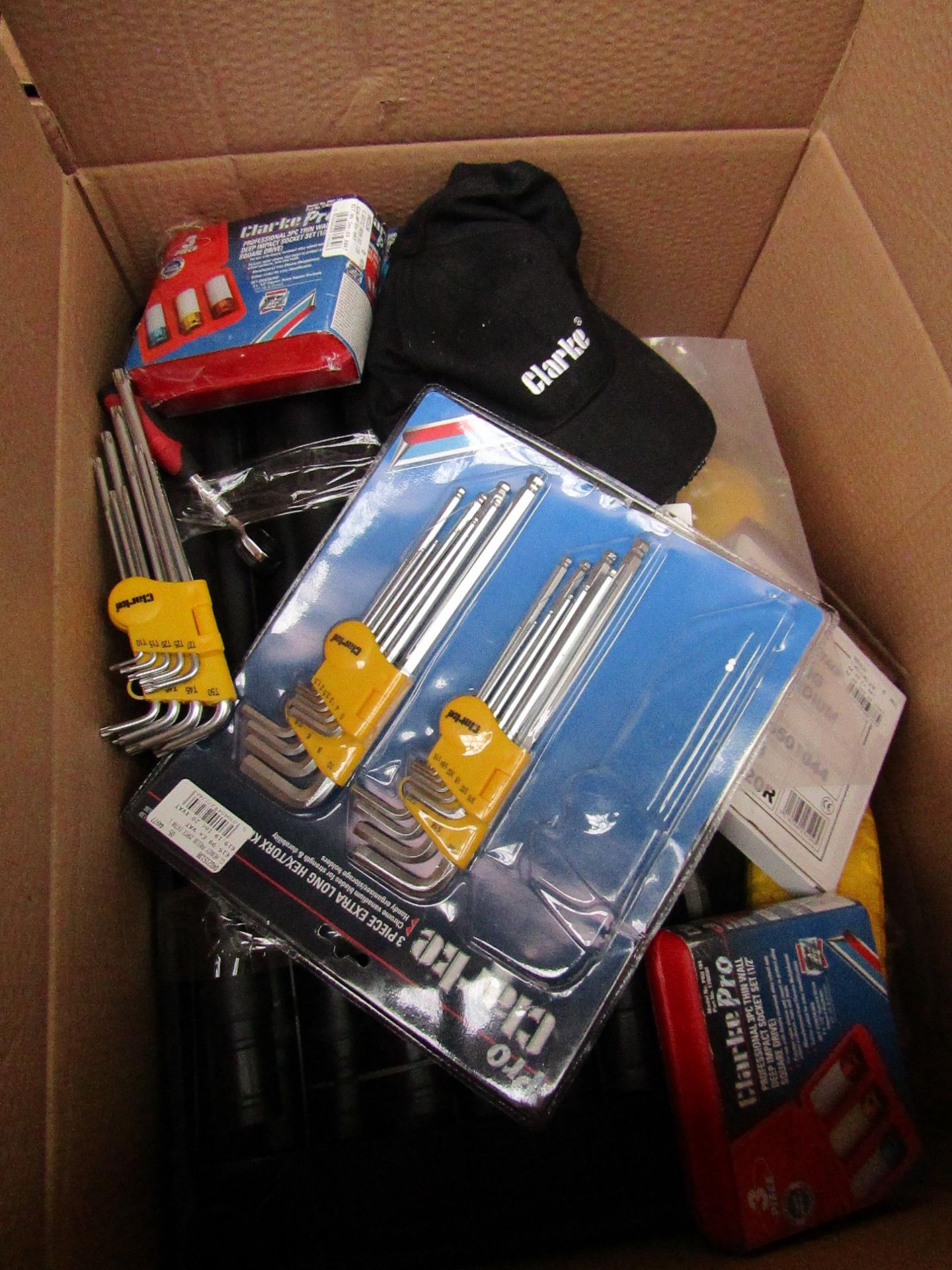 1x BOX OF VARIOUS TOOLS 510 This lot is a Machine Mart product which is raw and completely unchecked