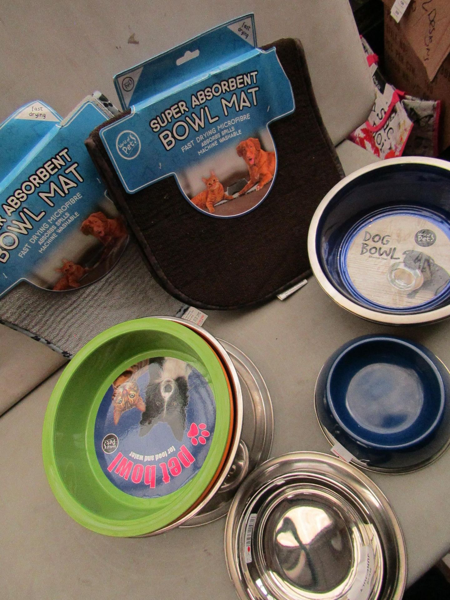 Approx 11x various pet bowls, all unused.