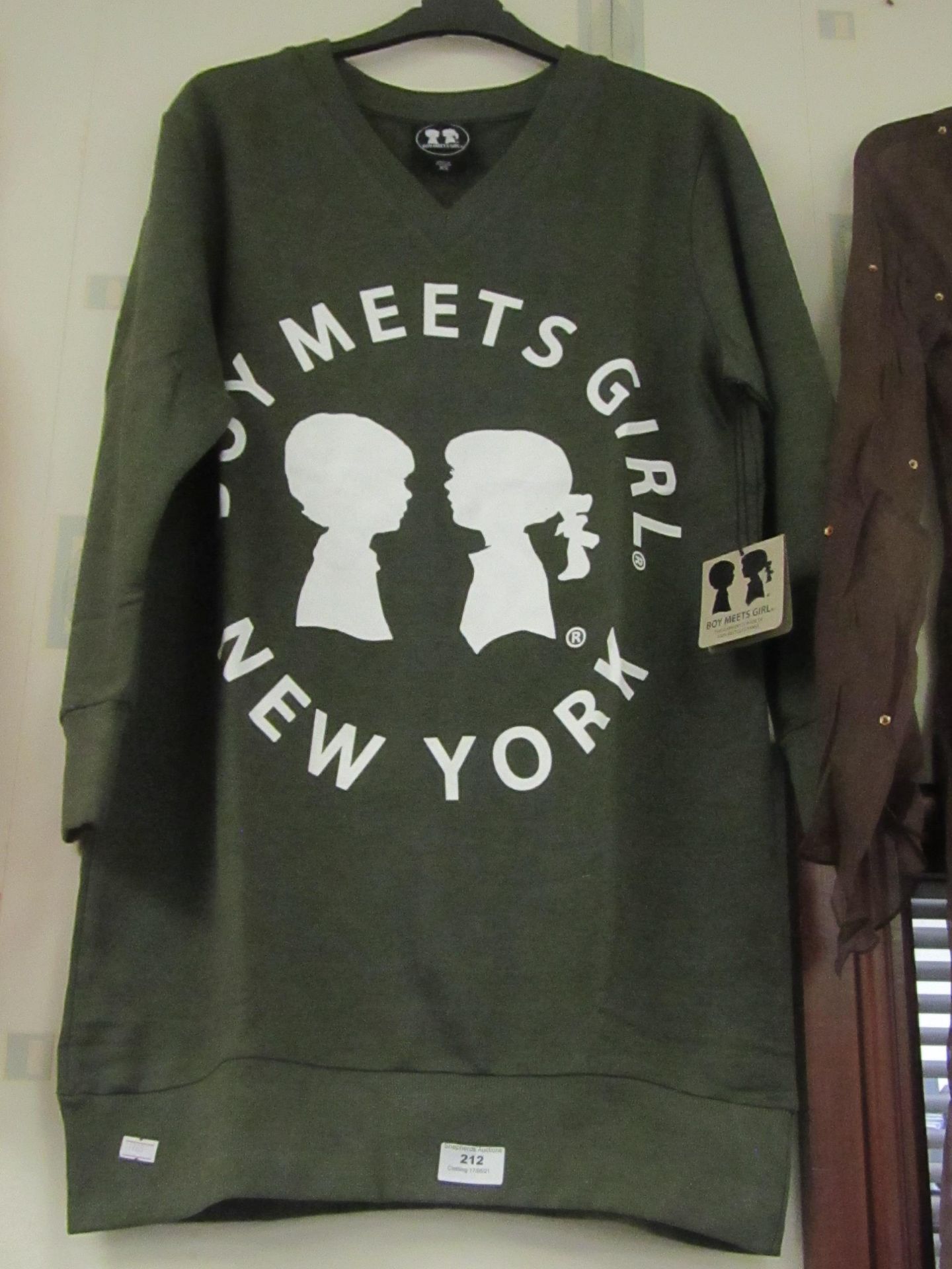 Boy Meets Girl Long Sweatshirt Green Size X/S New & Packaged