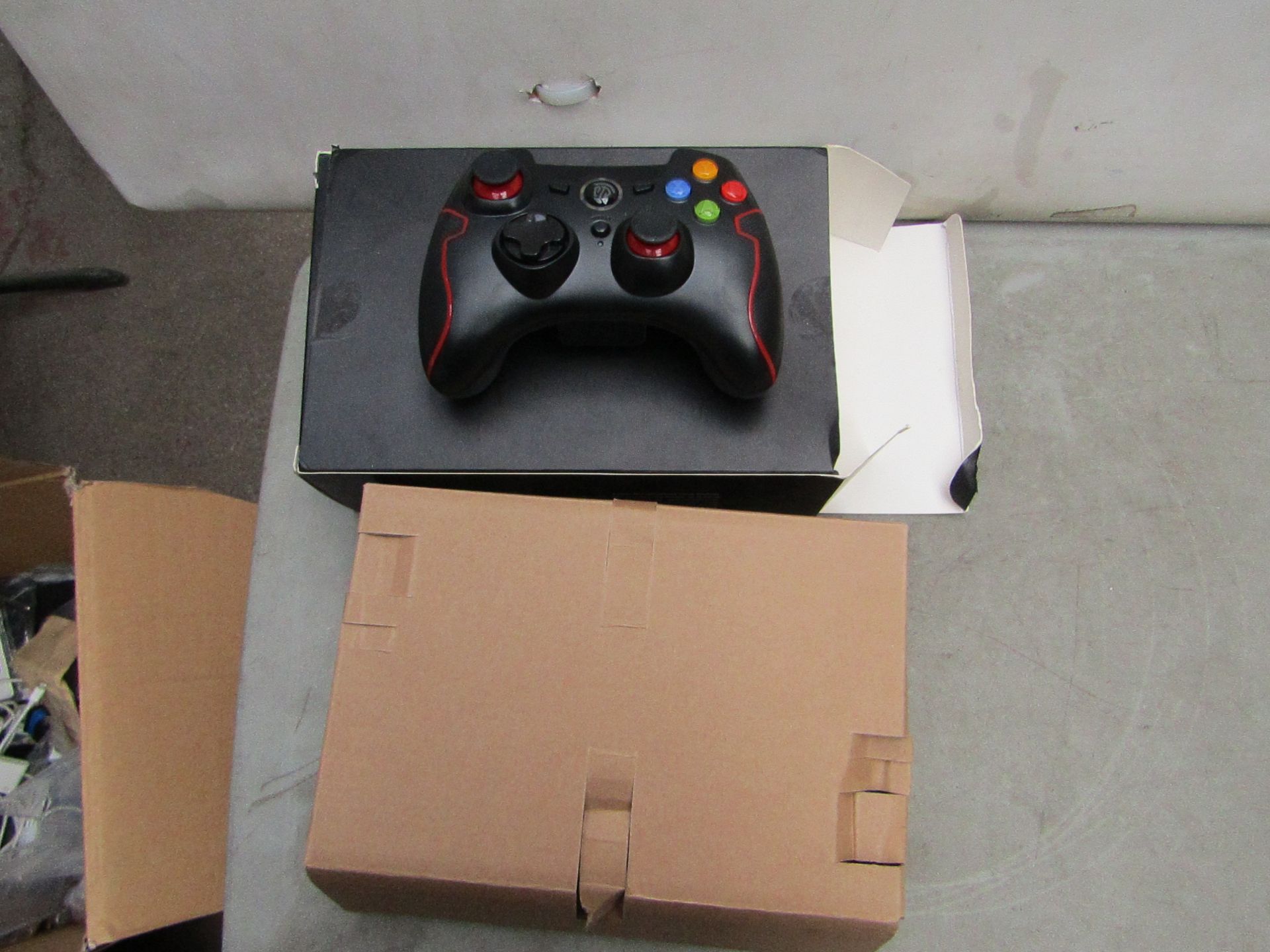 EasySMX - Set Of 2 Controller ( ESM-9013 ) - Look Suitable For XBOX 360 - Unchecked & Boxed.