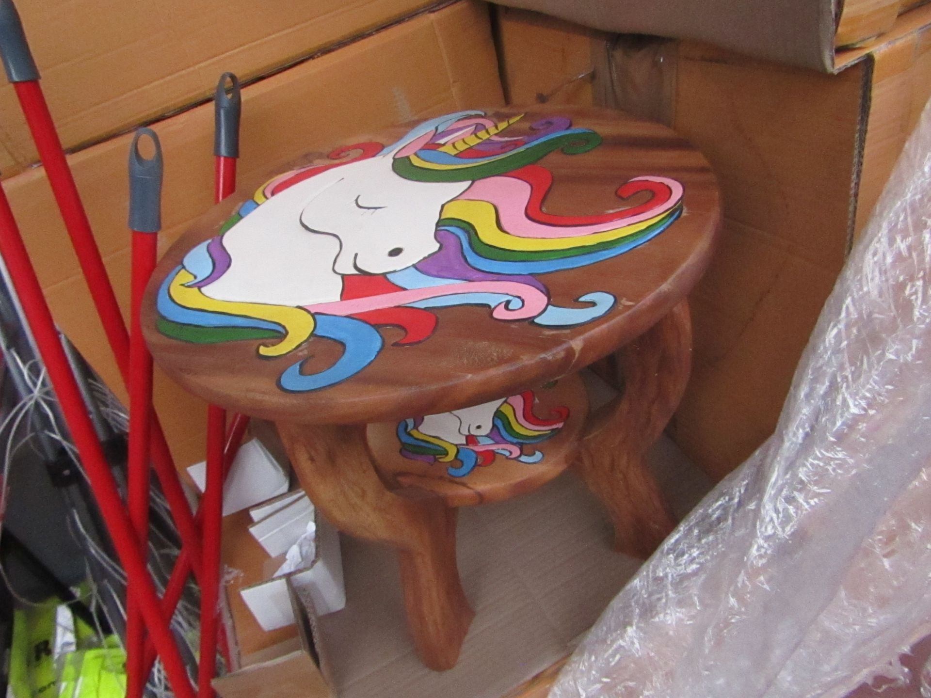 | 1x | CHILDRENS ROUND TABLE WITH UNICORN DESIGN | LOOK TO BE IN GOOD CONDITION BUT COULD HAVE A FEW