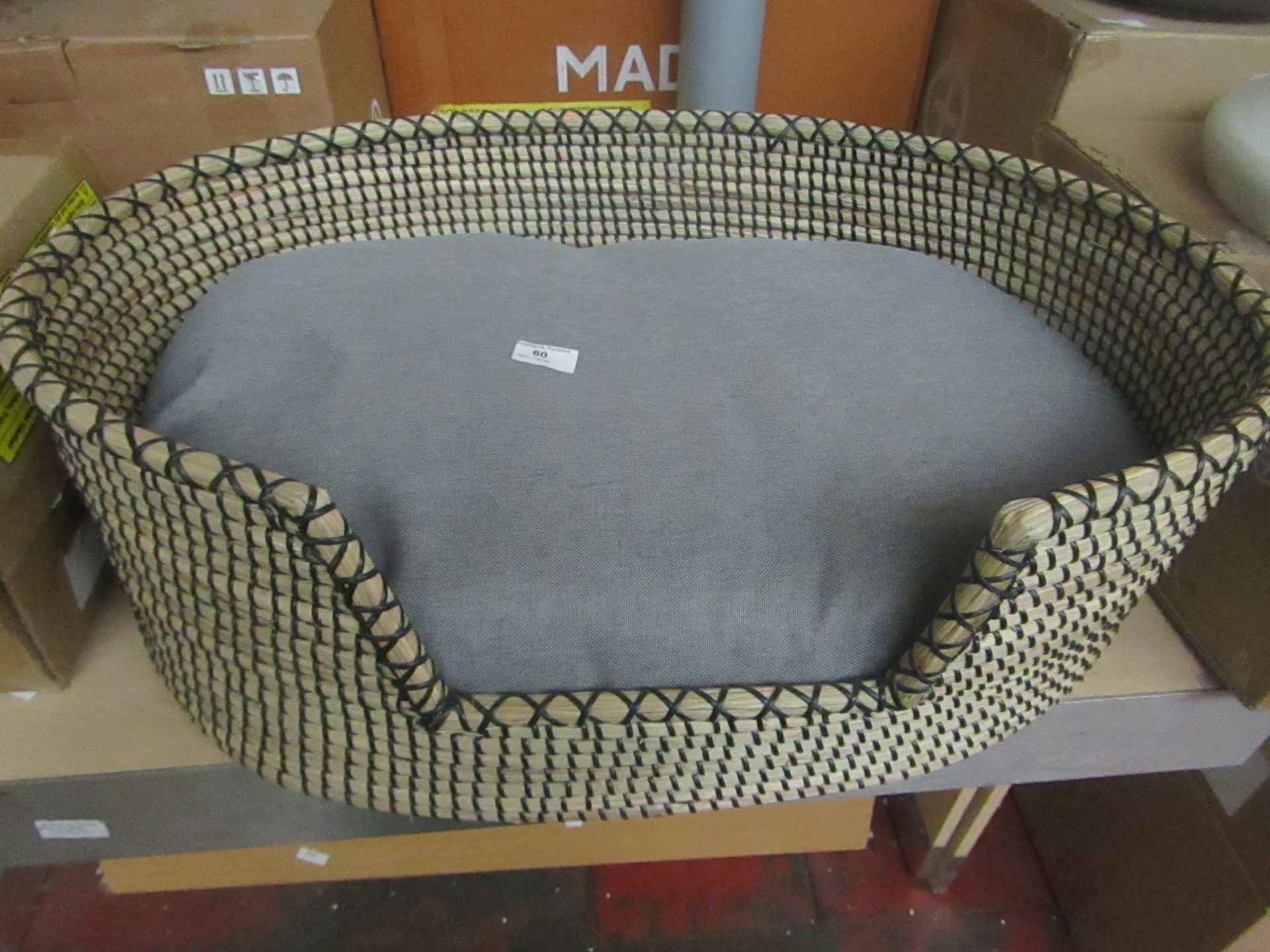 | 1x | MADE.COM MARYN SEAGRASS PET BED MEDIUM NATURAL | NO VISIBLE DAMAGE & NO BOX | RRP £69 |