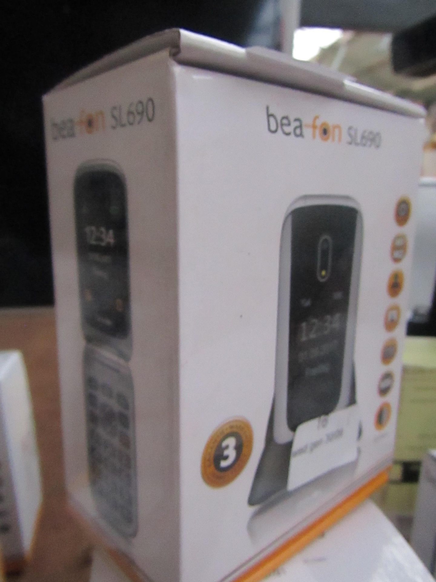 Bea fon SL690 Mobile phone, unchecked and boxed