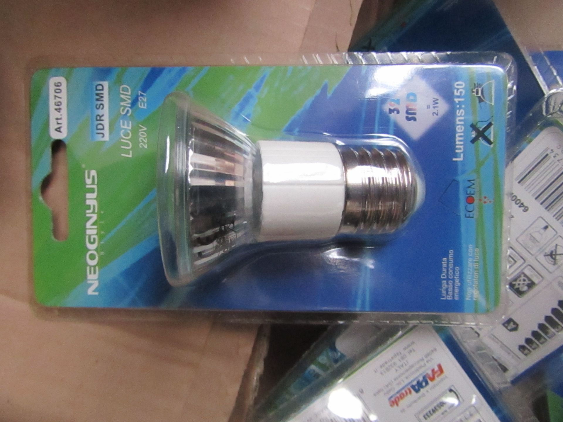 | 1X BOX CONTAINING UNKNOWN AMOUNT BUT AT LEAST 40 NEOGINYUS HALOGEN BULBS, GOOD FOR KITCHEN