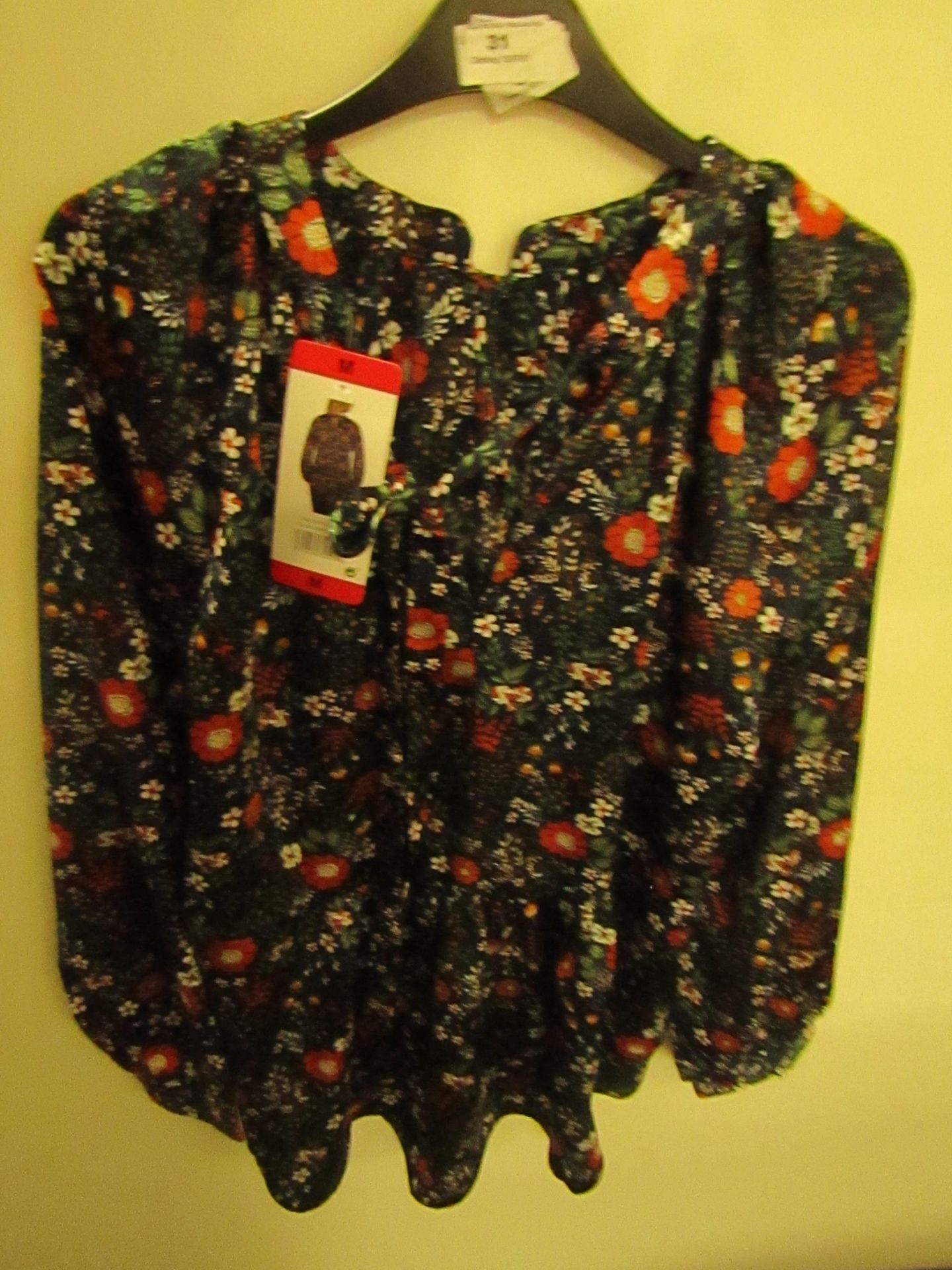 J.A.C.H.S Girlfriend Blouse Navy Floral Size M New With Tags