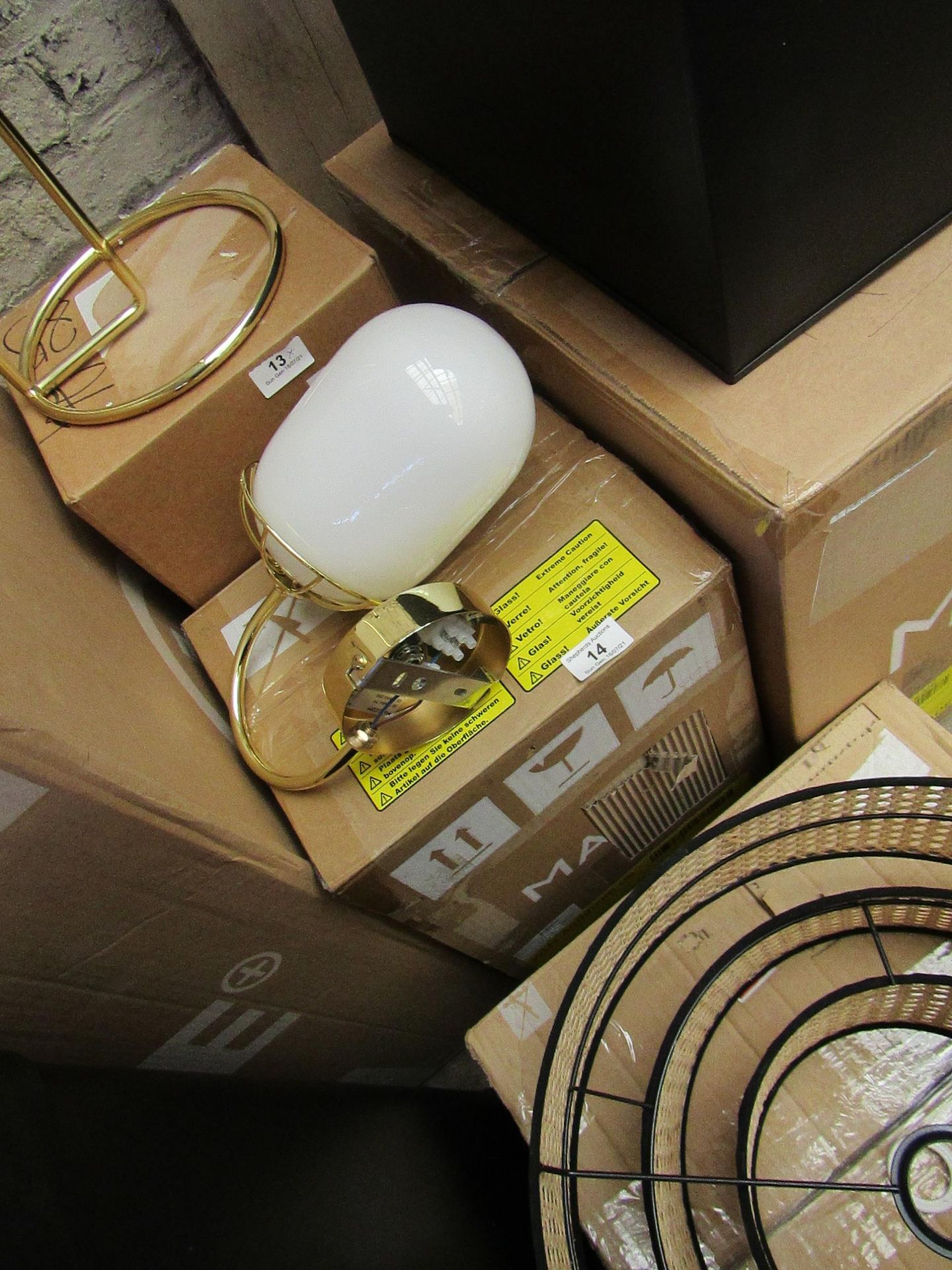 1 x Made.com Carole Wall Lamp White and Brass RRP œ49 SKU MAD-WLPCAR001ZBR-UK TOTAL RRP œ49 This lot