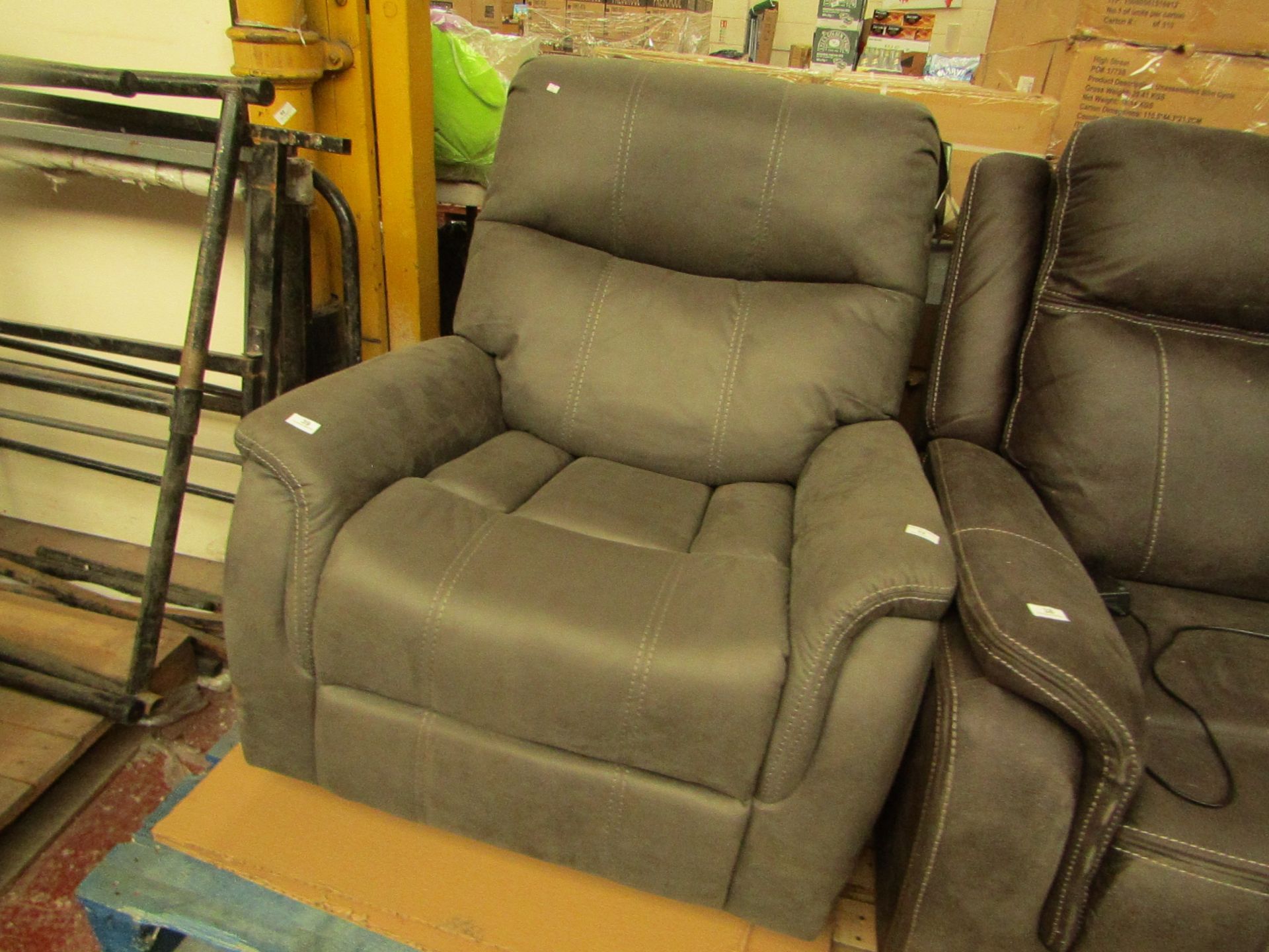 Costco leather recliner, untested but looks in good condition (no guarantee)