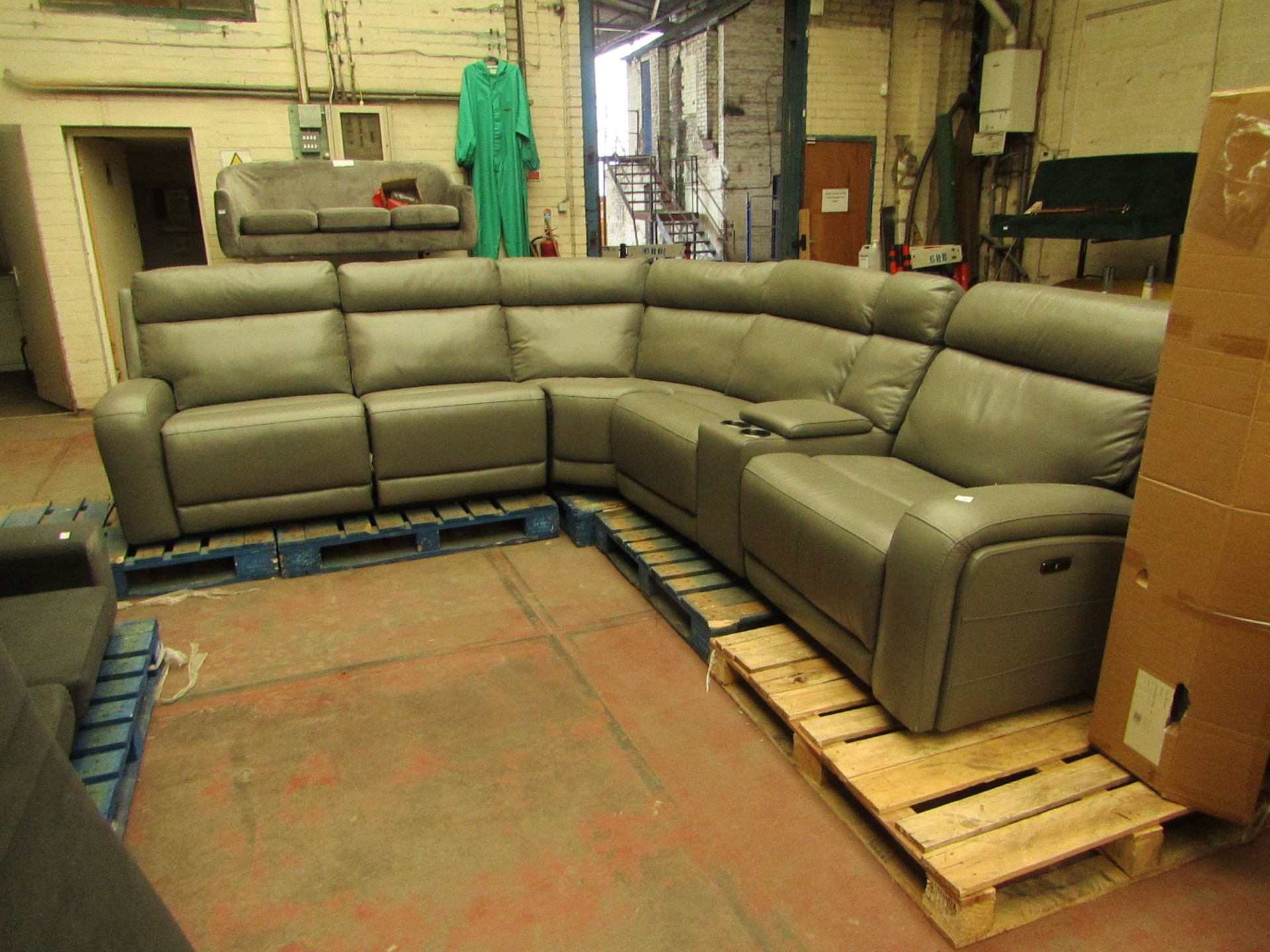 Pulaski 6 piece corner sofa, very good condition just has some minor imperfections such as a few