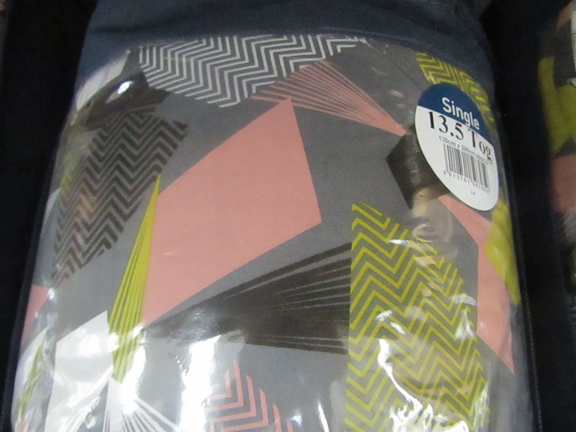 Comfy Quilts - 13.5 Tog Single Patterned Duvet - New & Packaged.