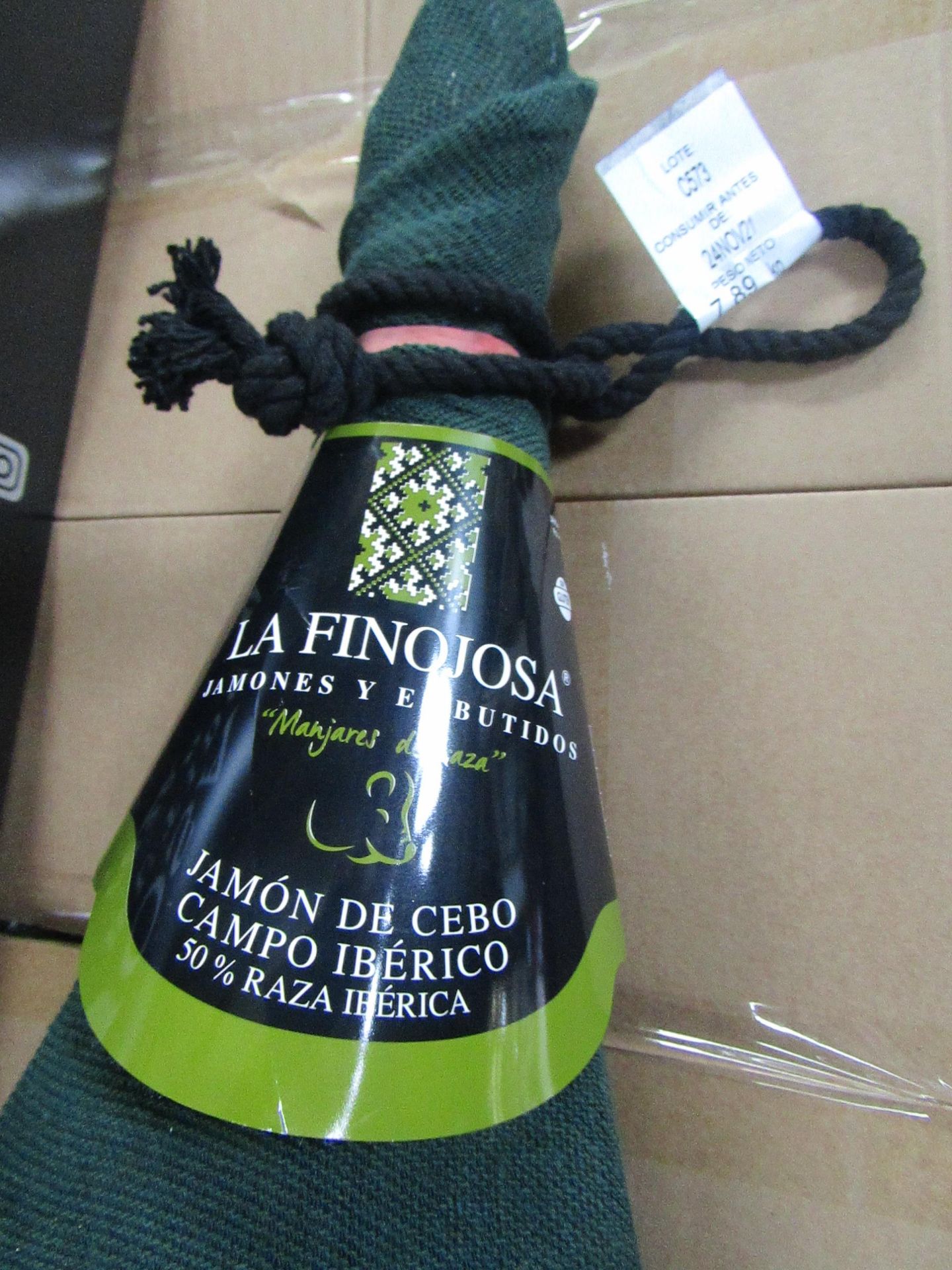 1 x La FINOJOSA 7.89kg Ham Joint Iberian cereal-fed ham, Jamones Y Embutidos Manjares De Pura Raza - Image 2 of 2