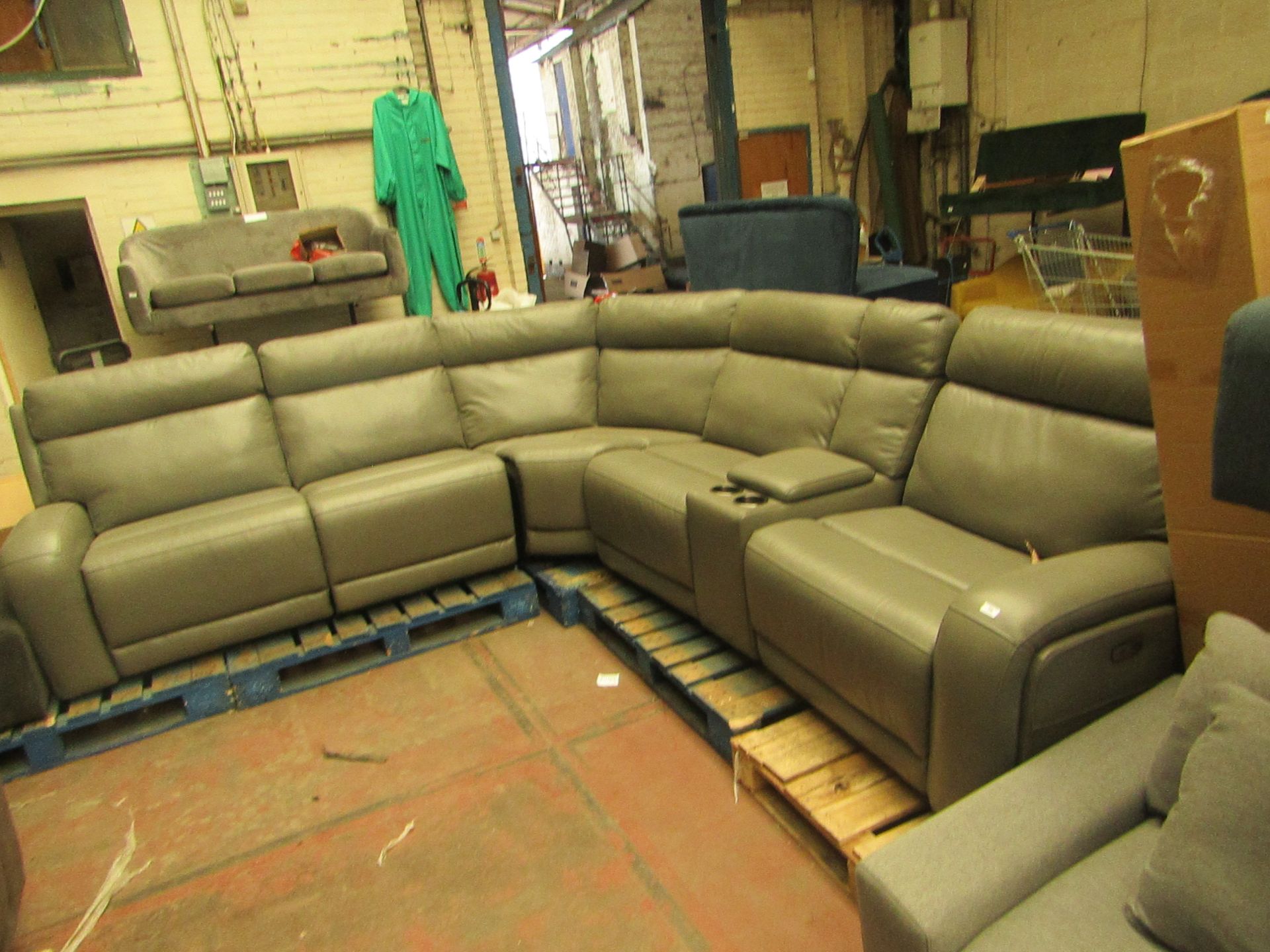 Pulaski 6 piece corner sofa, very good condition just has some minor imperfections such as a few