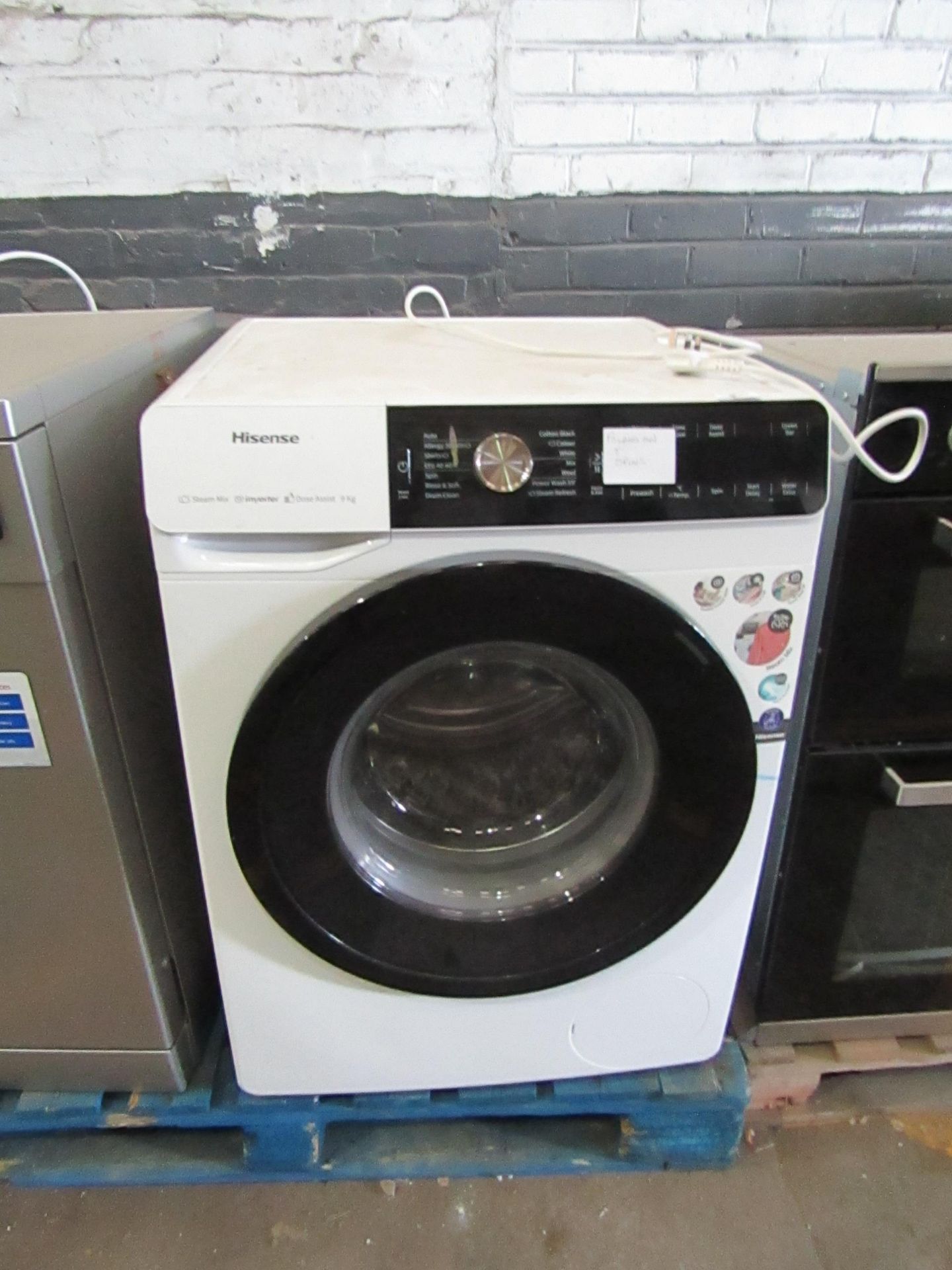 Hisense 9KG washing Machine with dose assist, Powers on and spins but we have not conencted it to