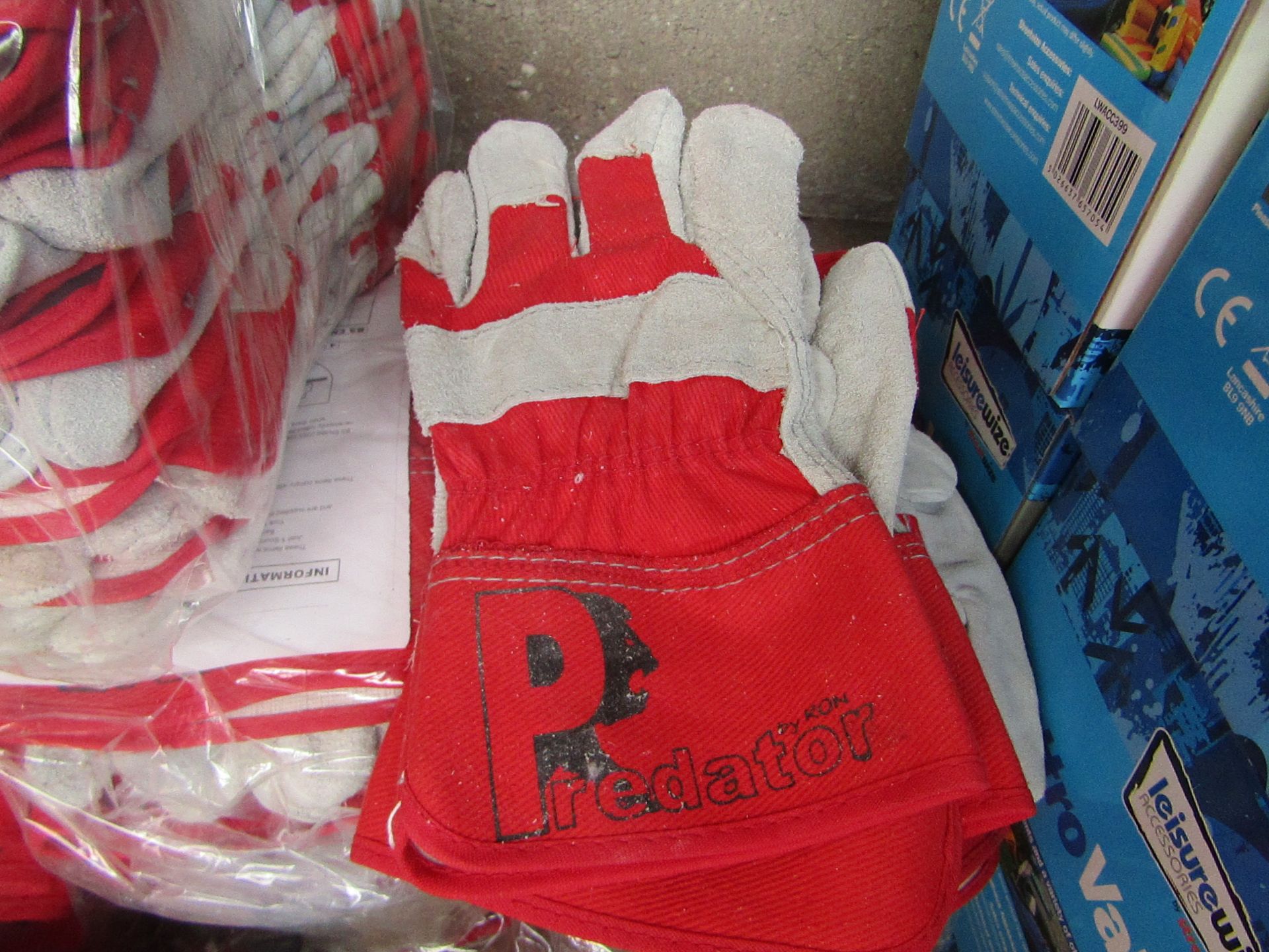 10x Predator - Work Gloves - Size 8 - New & Packaged.