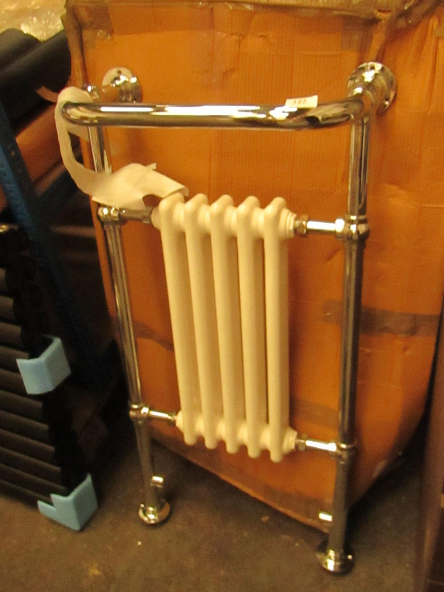 Traditional style heated towel radiator 952x500mm, ex display