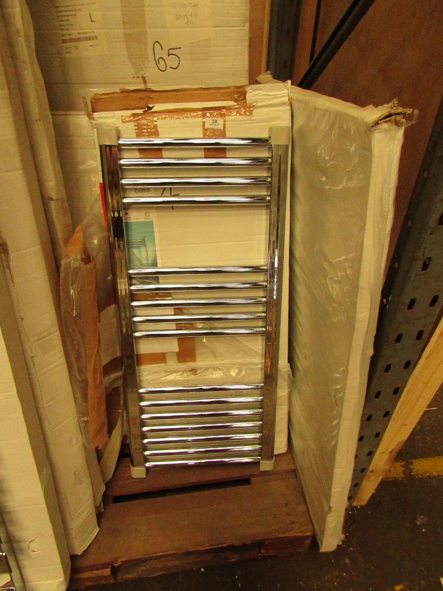 Warm Base 600x900 straight ladder rail radiator, Please note, this radiator is ex-display and may