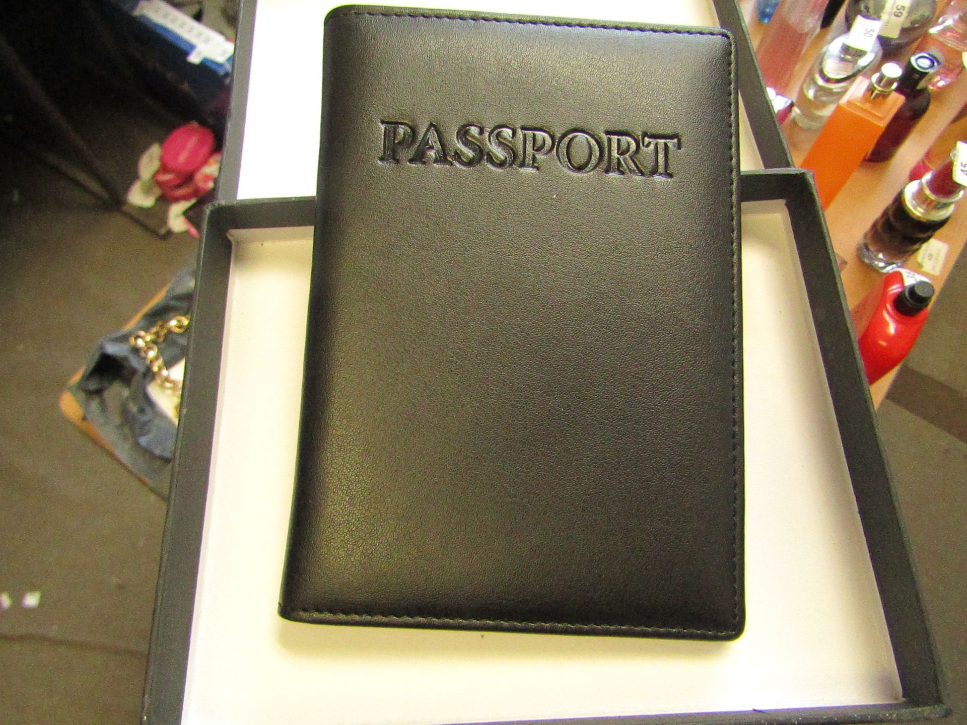 1 x Boca Brown Leather Passport Organiser with RFID Blocking to Prevent Card Cloning New & Boxed