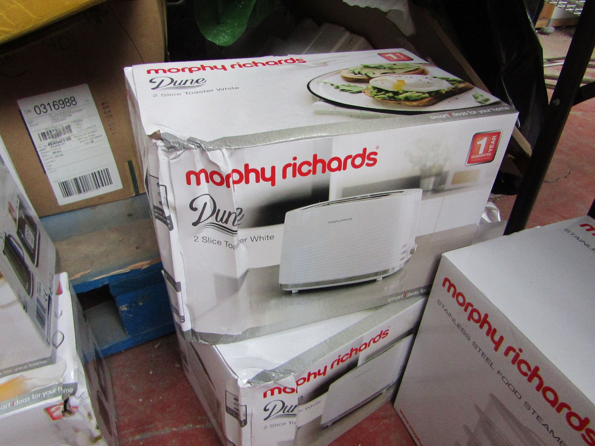 Morphy Richards Dune 2 slice toaster in white, brand new and in damaged packaging. RRP £21.99