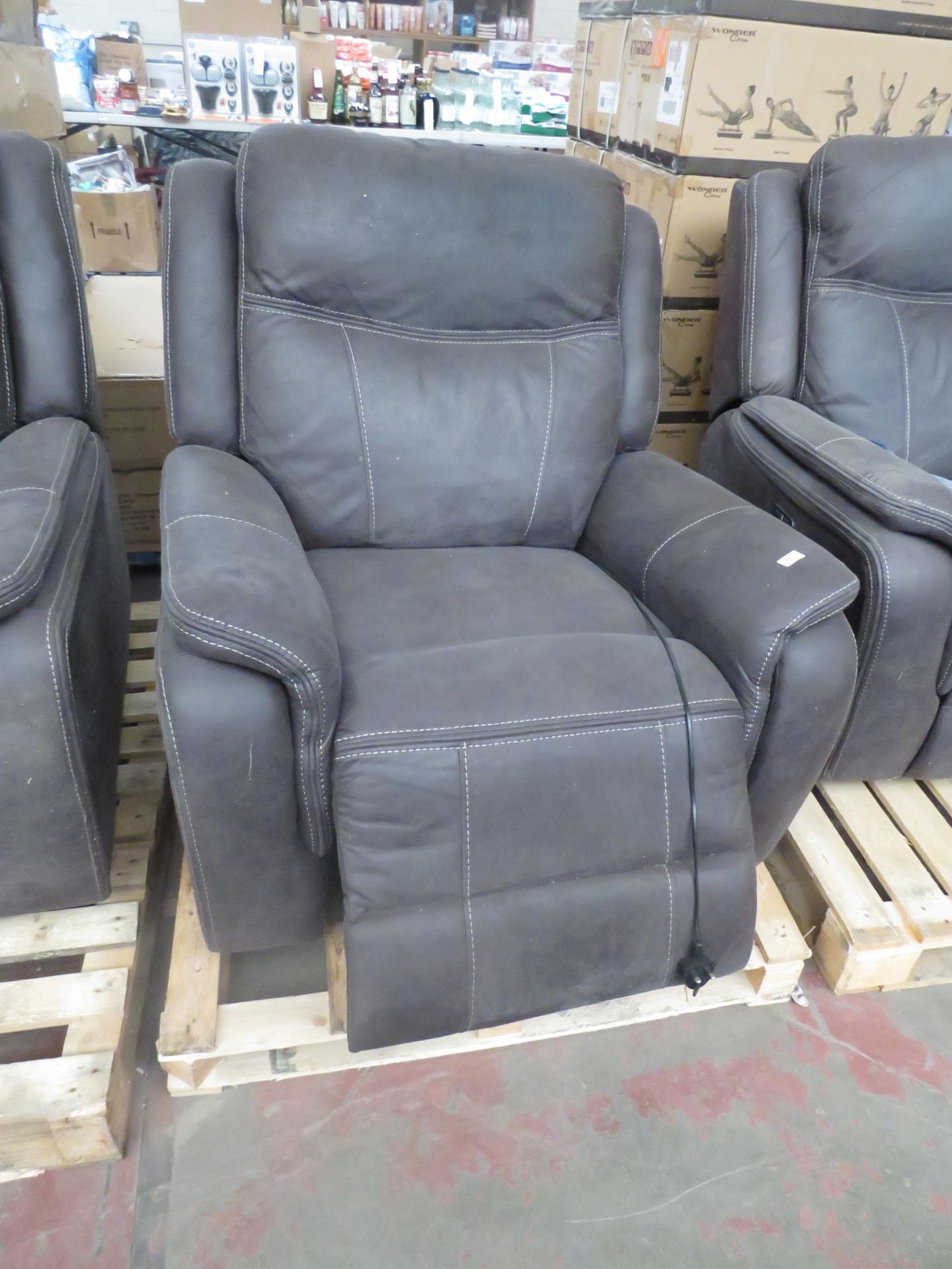 Costco leather recliner, untested but looks in good condition (no guarantee)