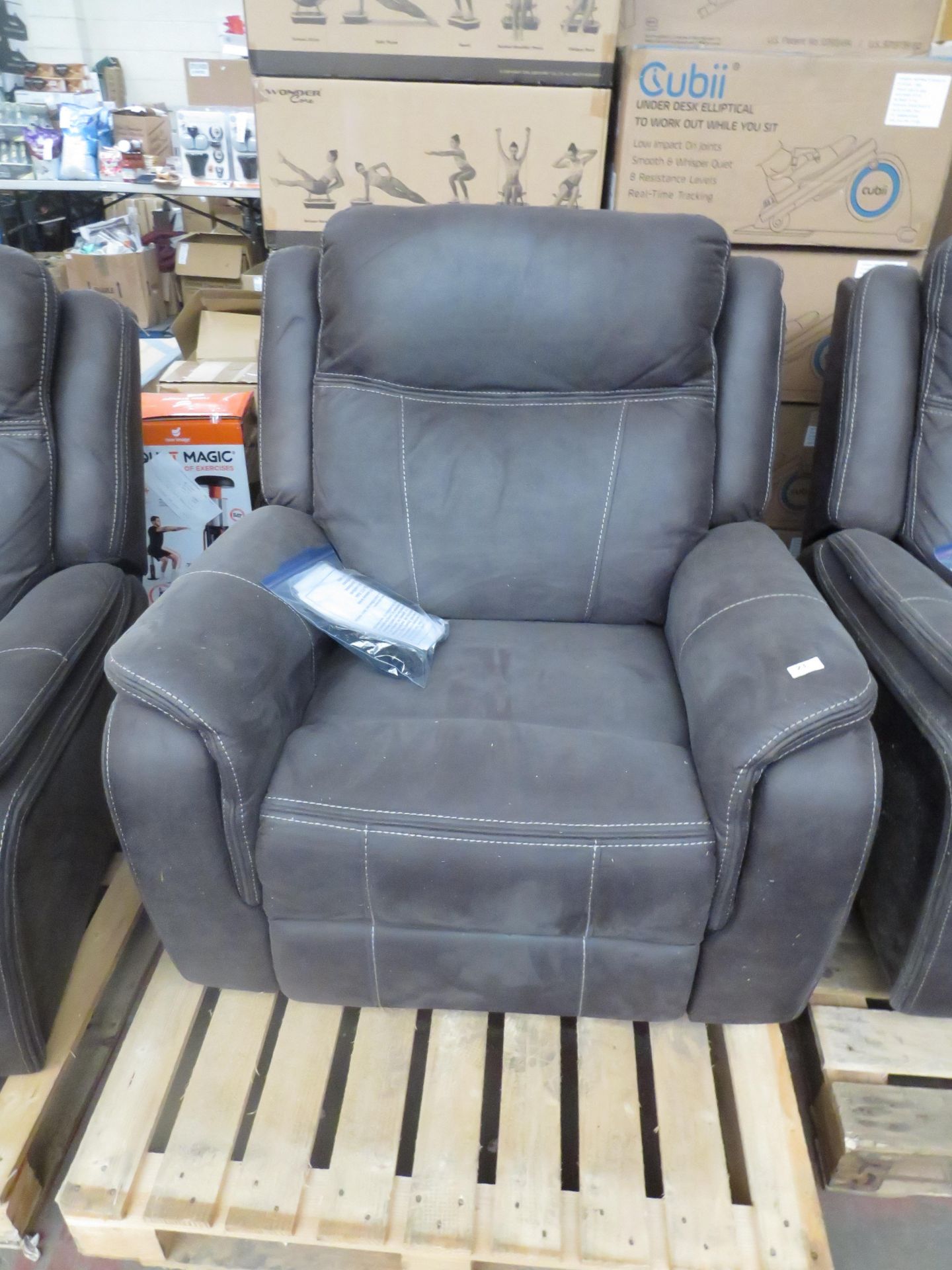 Costco leather recliner, untested but looks in good condition (no guarantee)