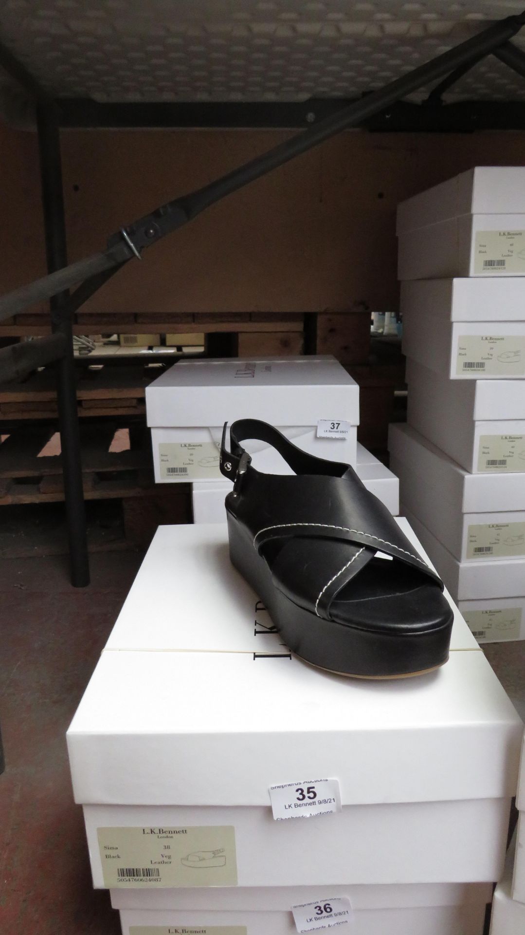 L K Bennett London Sima Black Veg Leather Shoes size 39 RRP £250 new & boxed see image for design