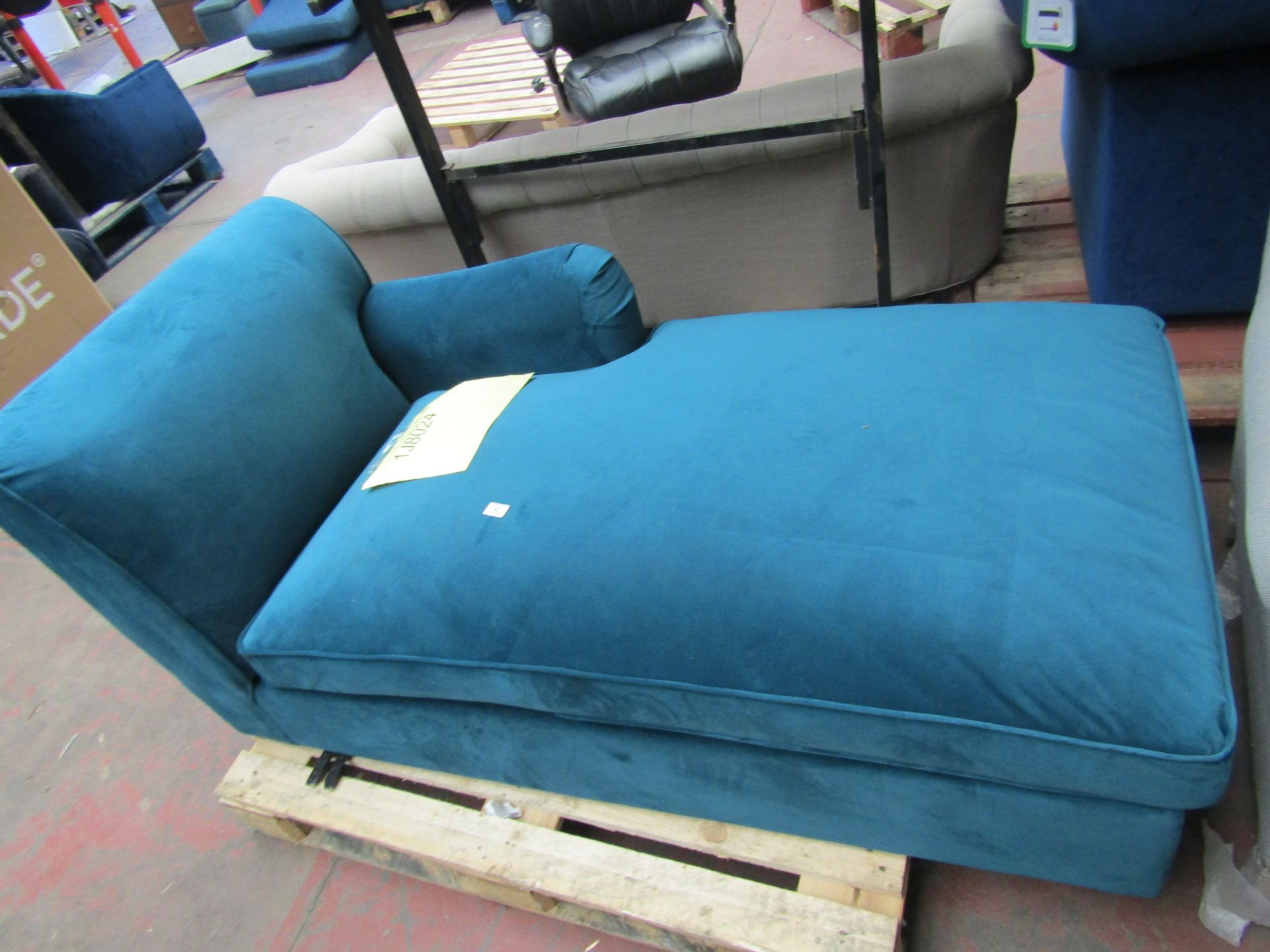 | 1X | MADE.COM L-SHAPE PART OF A SOFA THAT INCLUDES A LIFT UP S TORAGE COMPARTMENT| THIS IS PART