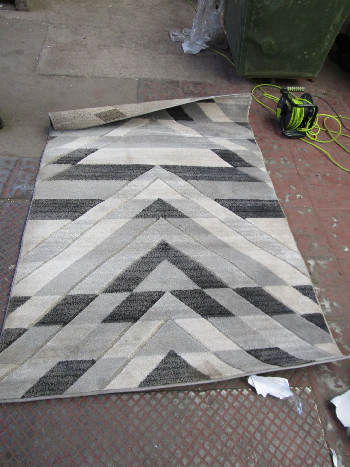 | 1X | THINK RUGS PEMBROKE RUG | 120CM X 170CM | SEE PICTURE FOR DESIGN | RRP £82 |