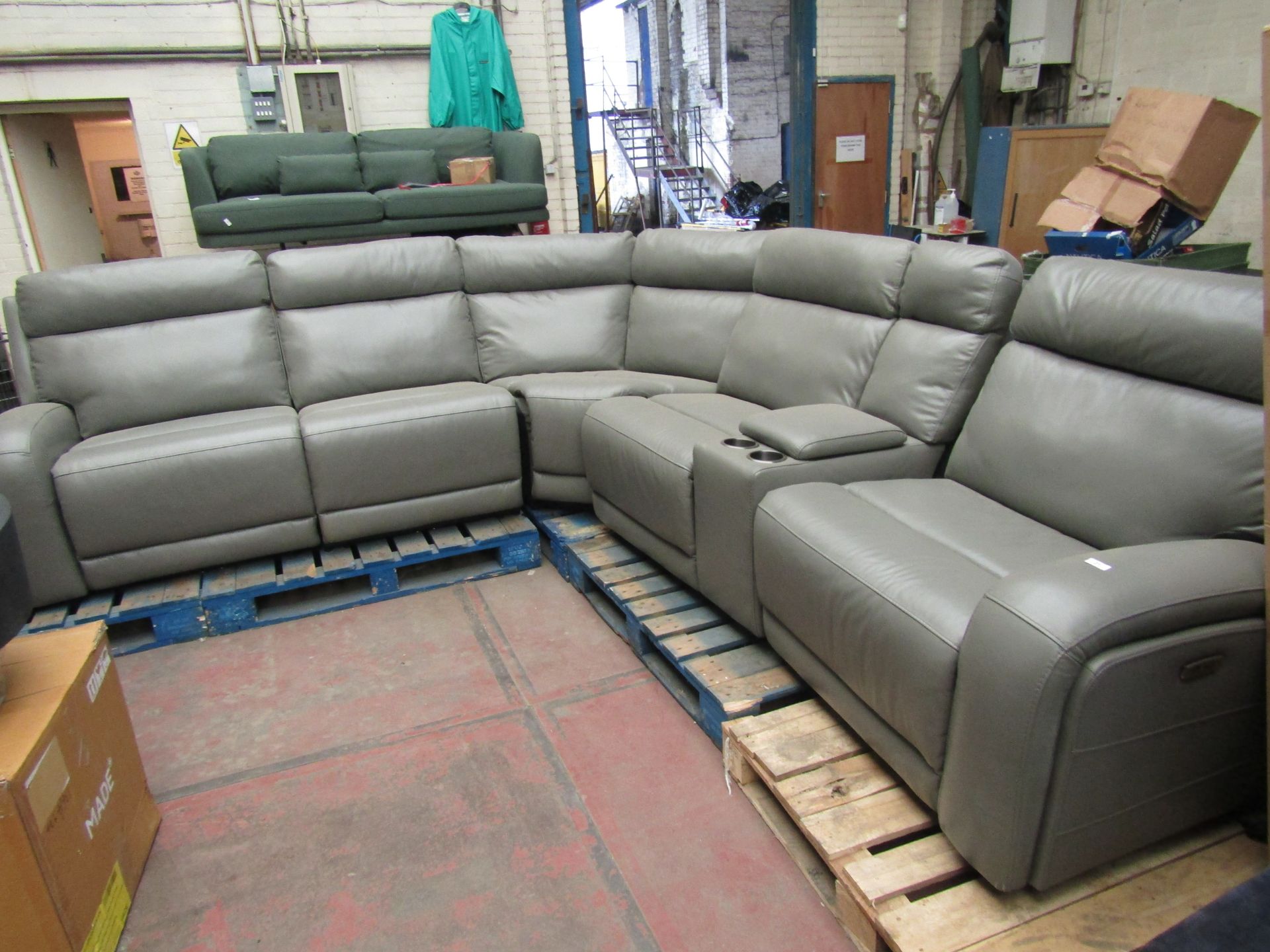 Pulaski 6 piece corner sofa, very good condition just has some minor imperfections such as a few