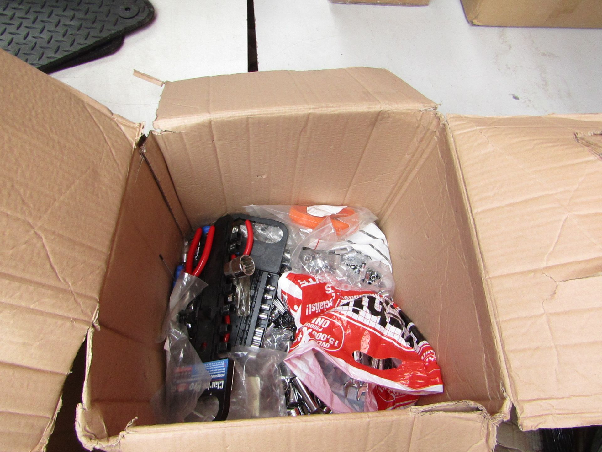 1x BOX OF VARIOUS TOOLS 1290 This lot is a Machine Mart product which is raw and completely