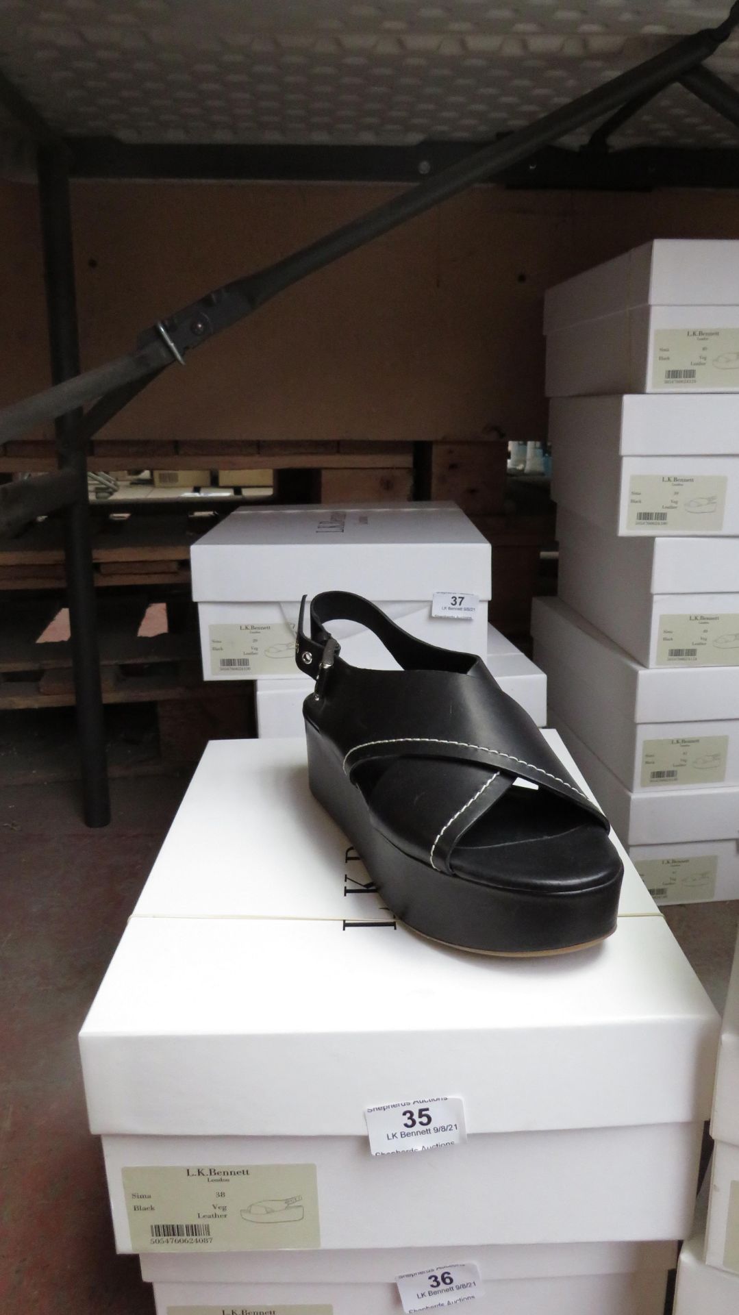 L K Bennett London Sima Black Veg Leather Shoes size 40 RRP £250 new & boxed see image for design