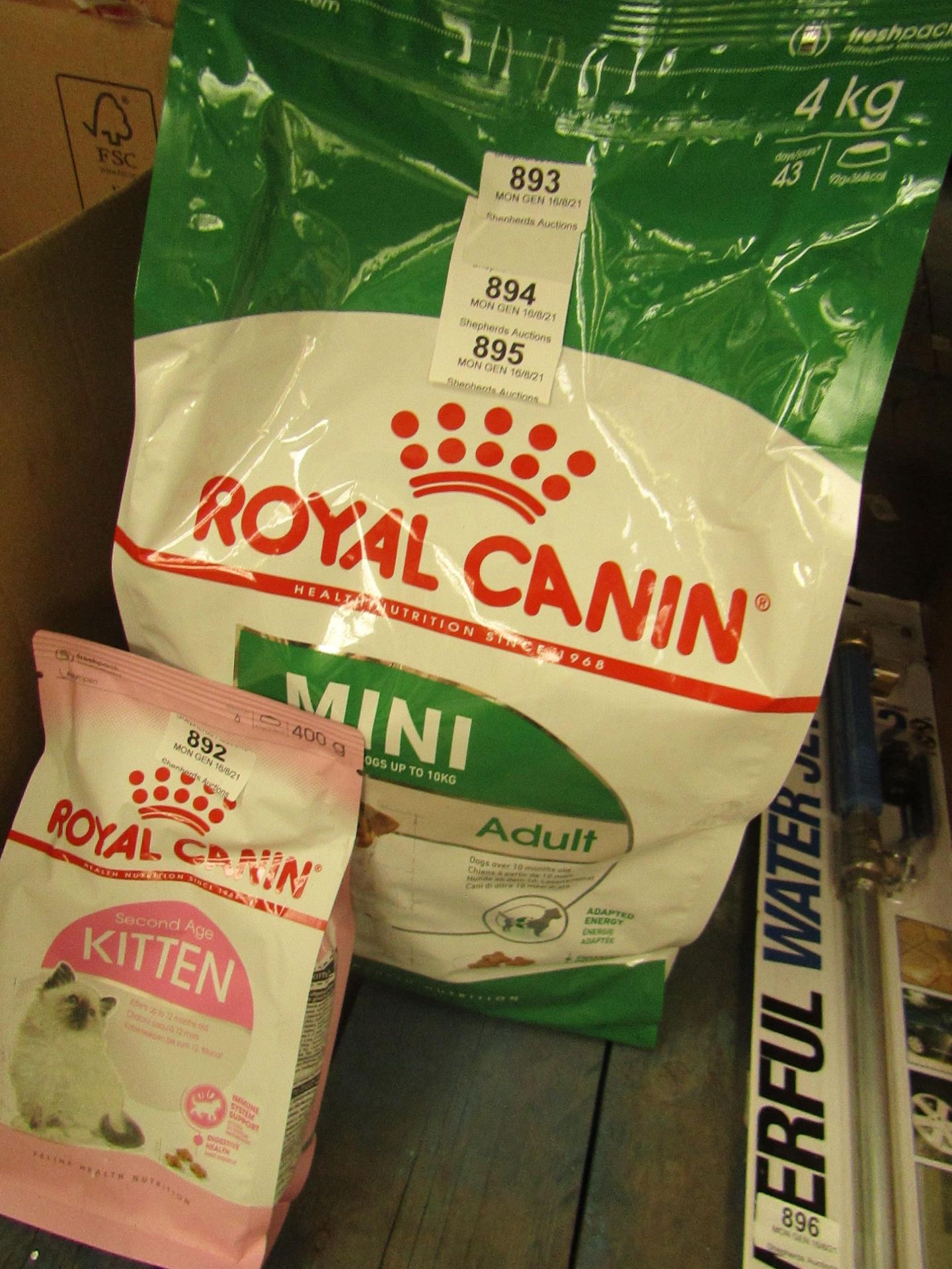 Royal Canin - Maxi Adult Food - 4kg - New & Sealed. - In Date Till 2022.