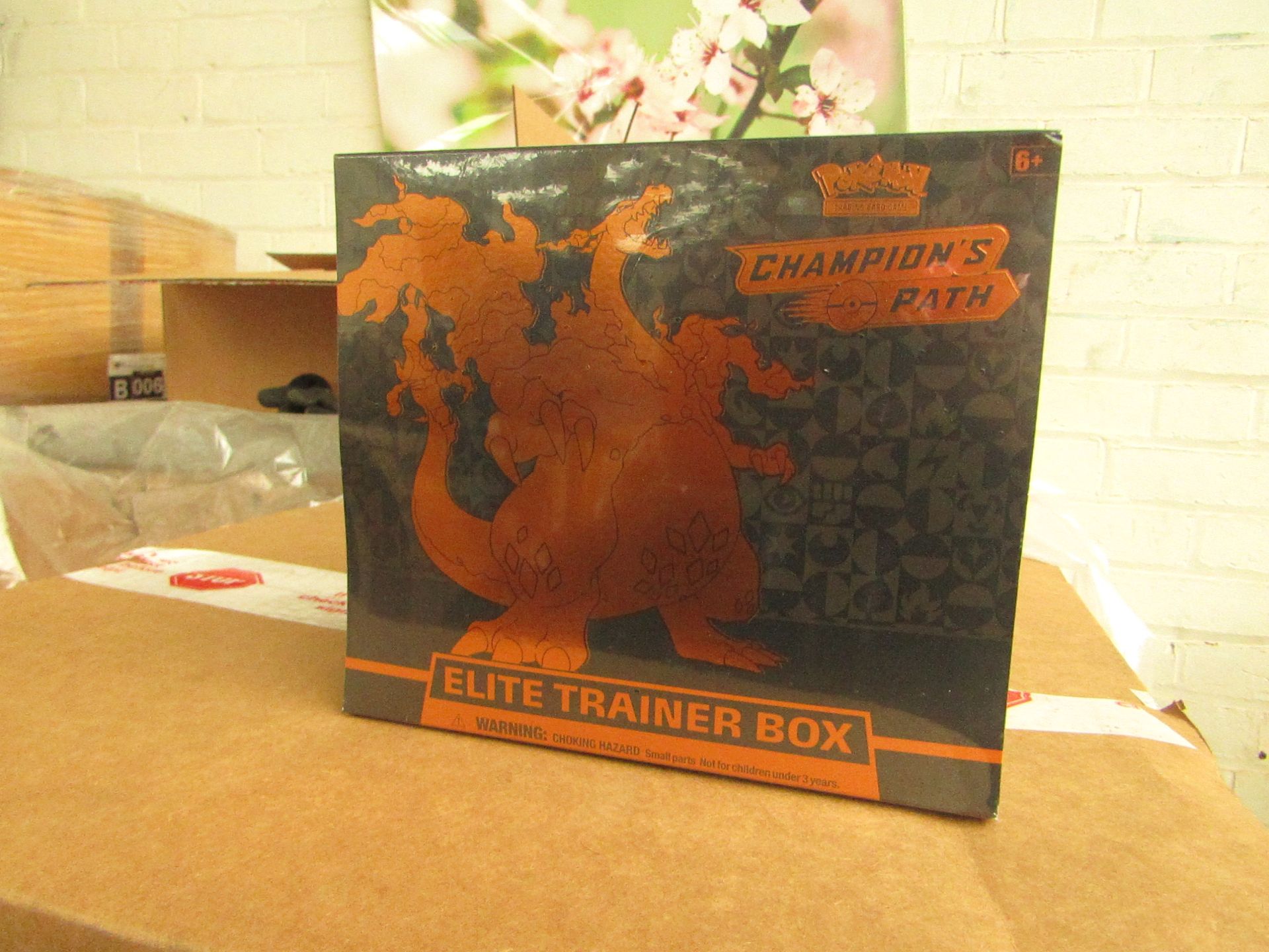 Pokemon - Champion's Path - Elite Trainer Box - New & Packaged. RRP œ69.99.