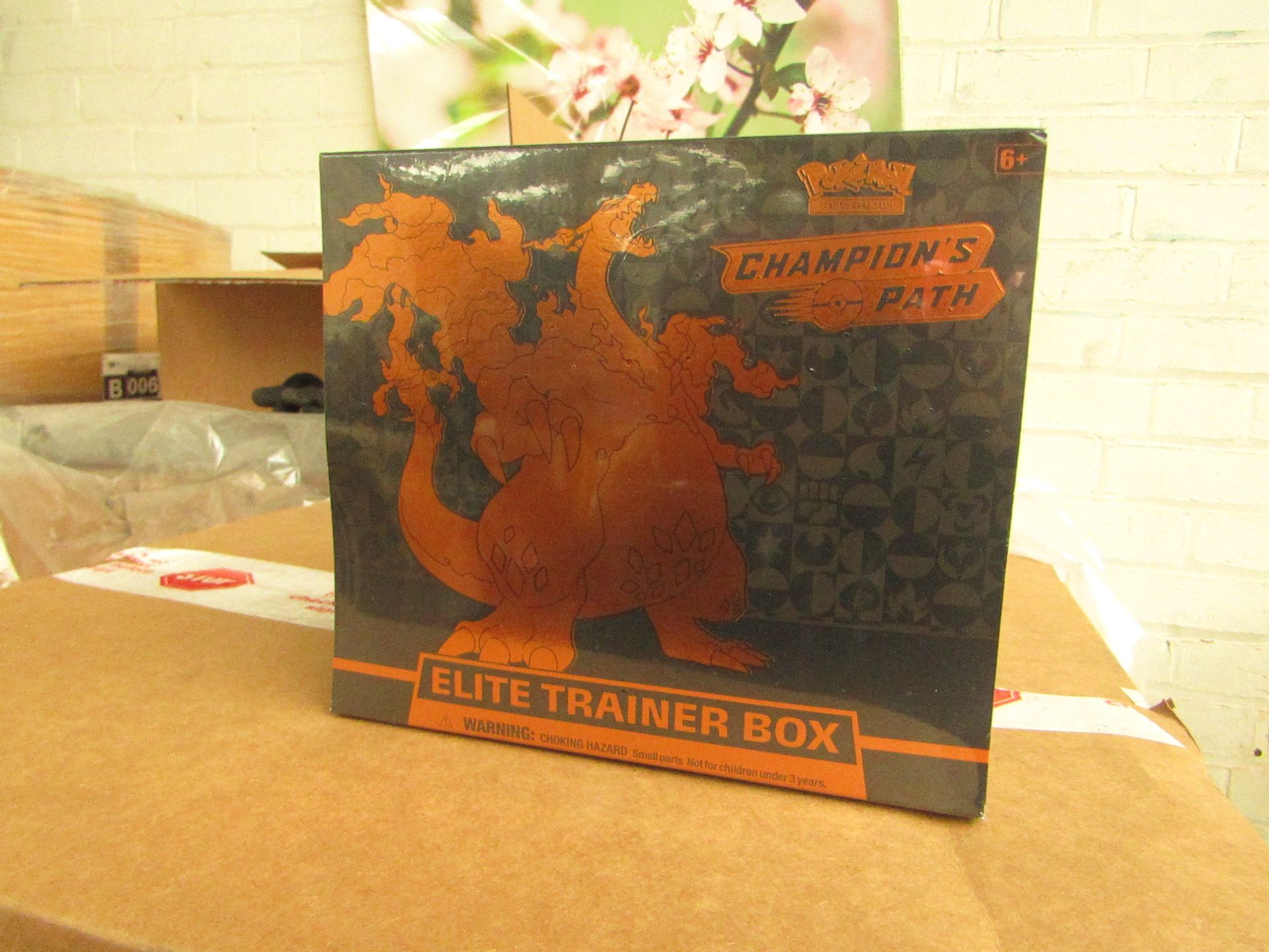 Pokemon - Champion's Path - Elite Trainer Box - New & Packaged. RRP œ69.99.