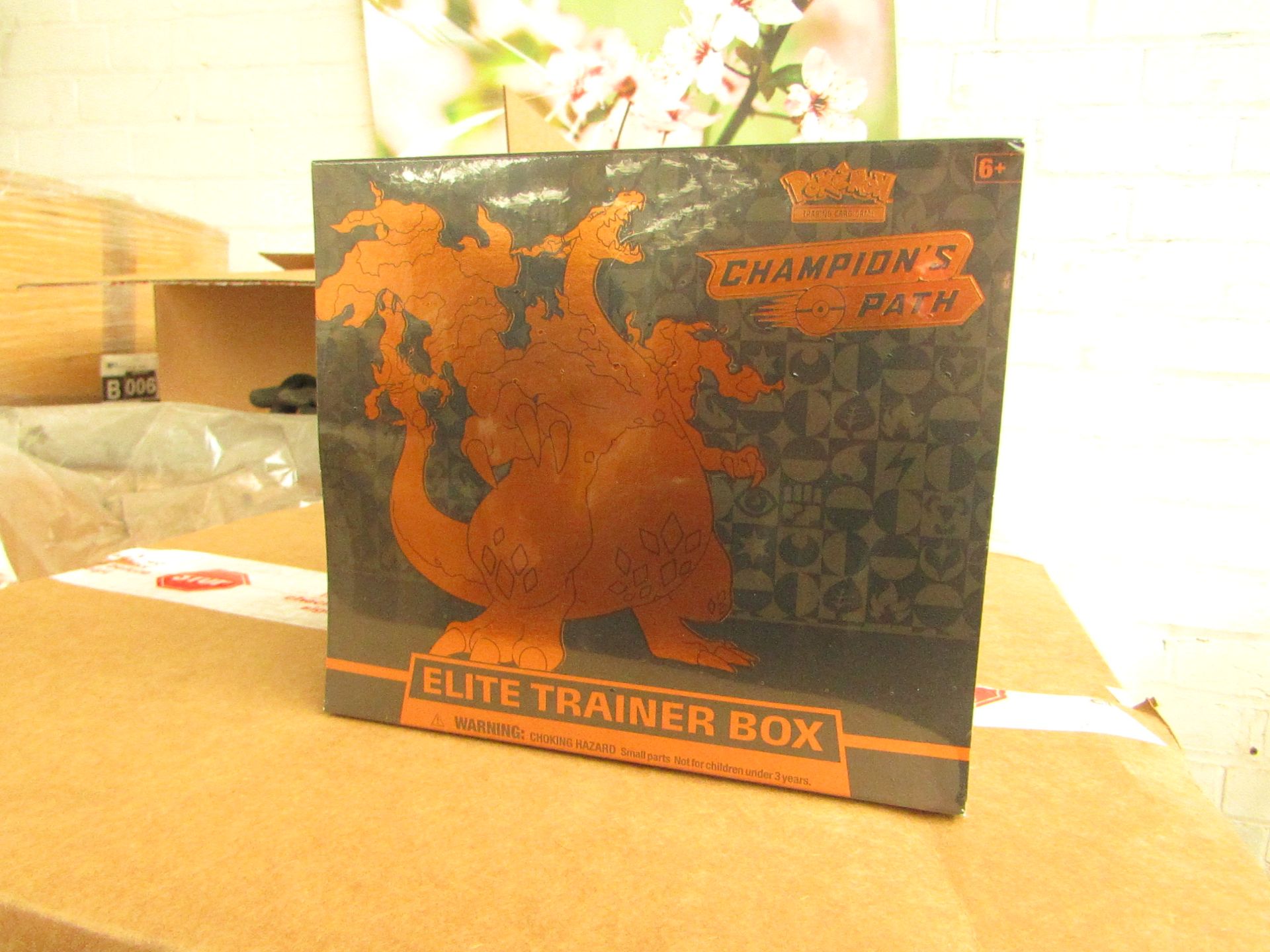 Pokemon - Champion's Path - Elite Trainer Box - New & Packaged. RRP œ69.99.