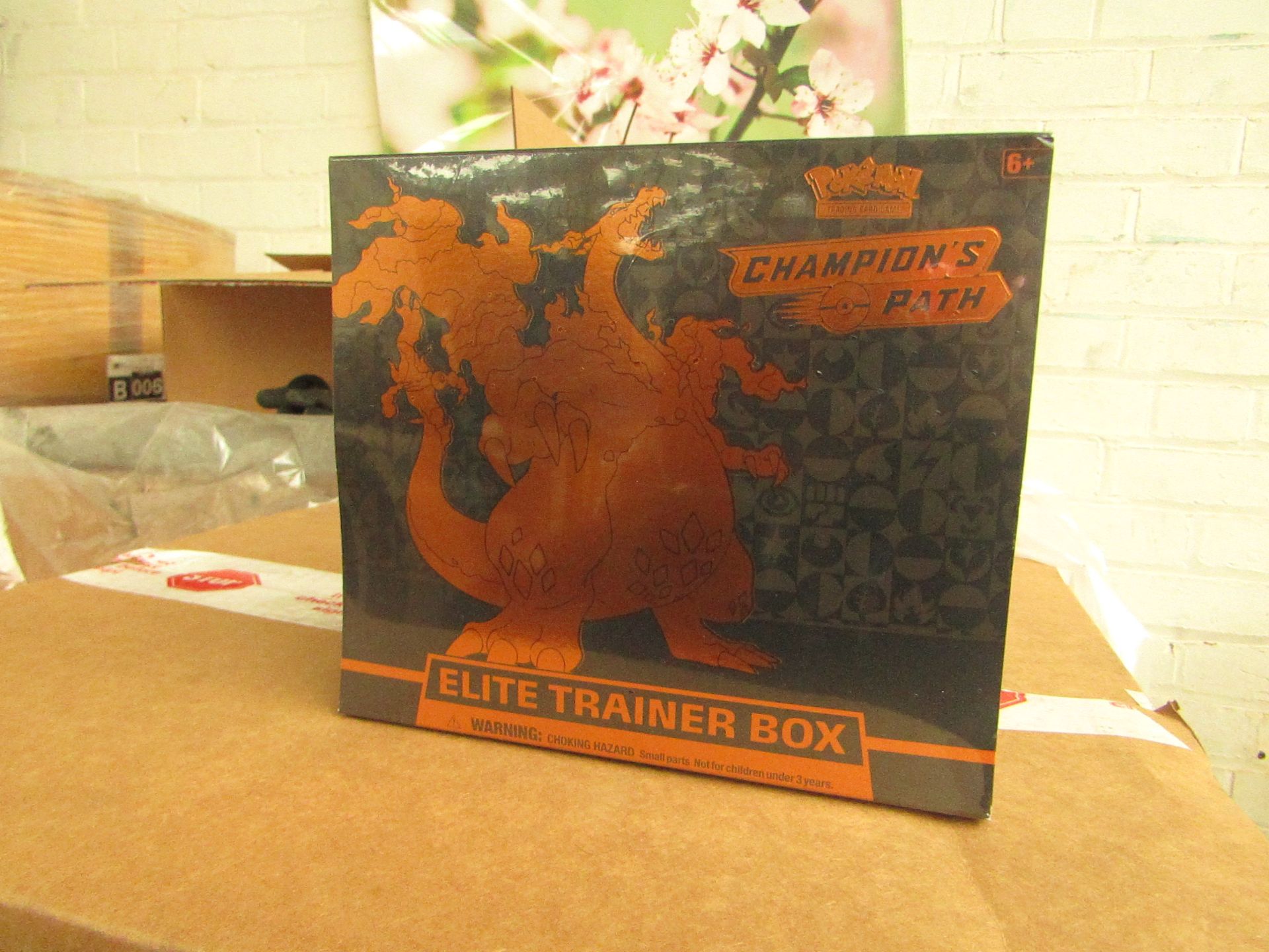 Pokemon - Champion's Path - Elite Trainer Box - New & Packaged. RRP œ69.99.