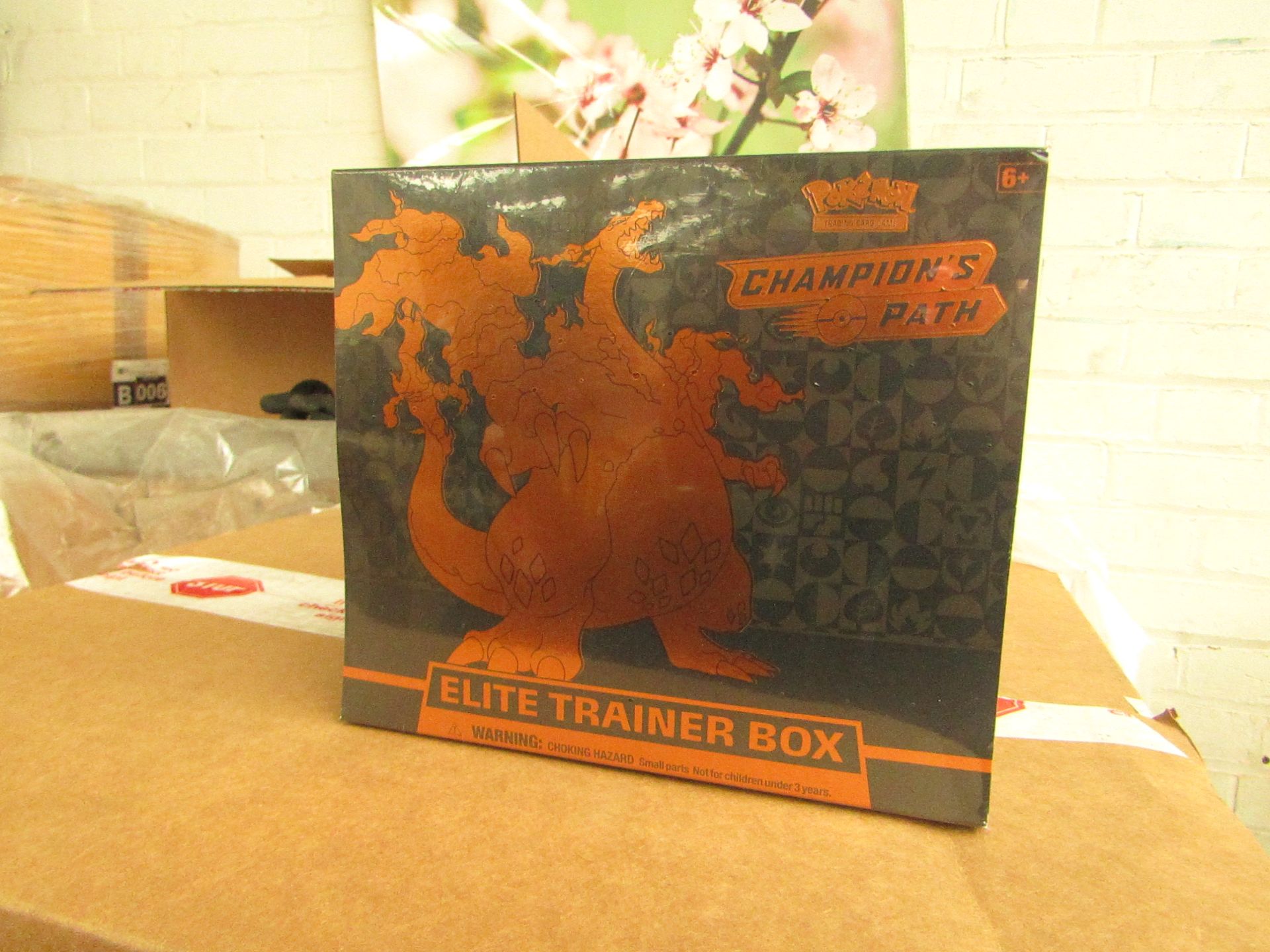 Pokemon - Champion's Path - Elite Trainer Box - New & Packaged. RRP œ69.99.