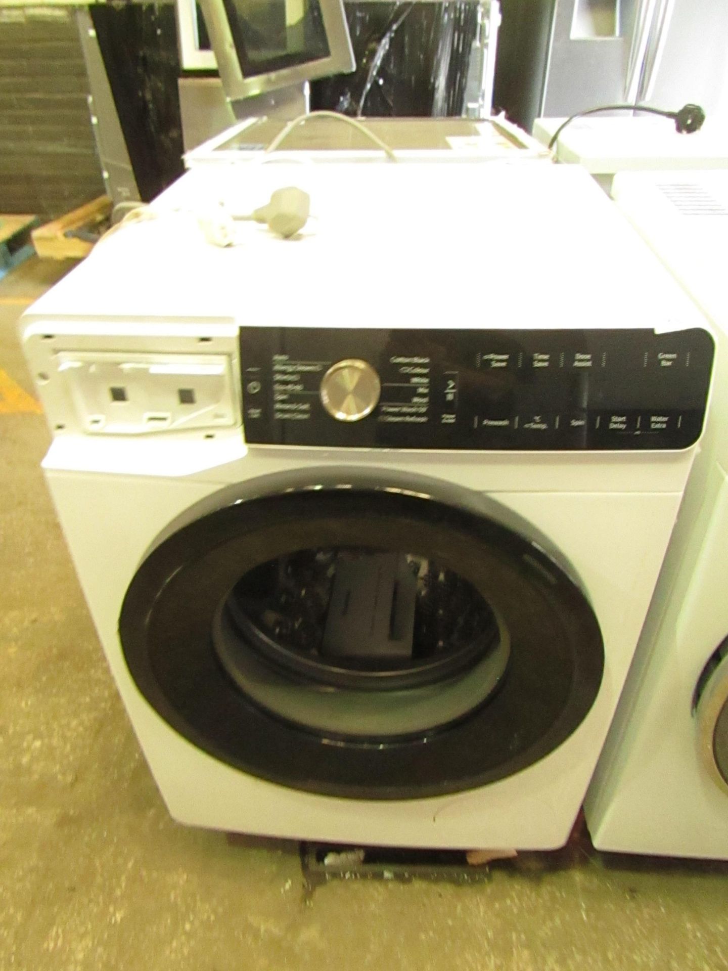 Hisense 9Kg Steam mix washing machine with Dose Assist, damaged plug ans soap drawer front is