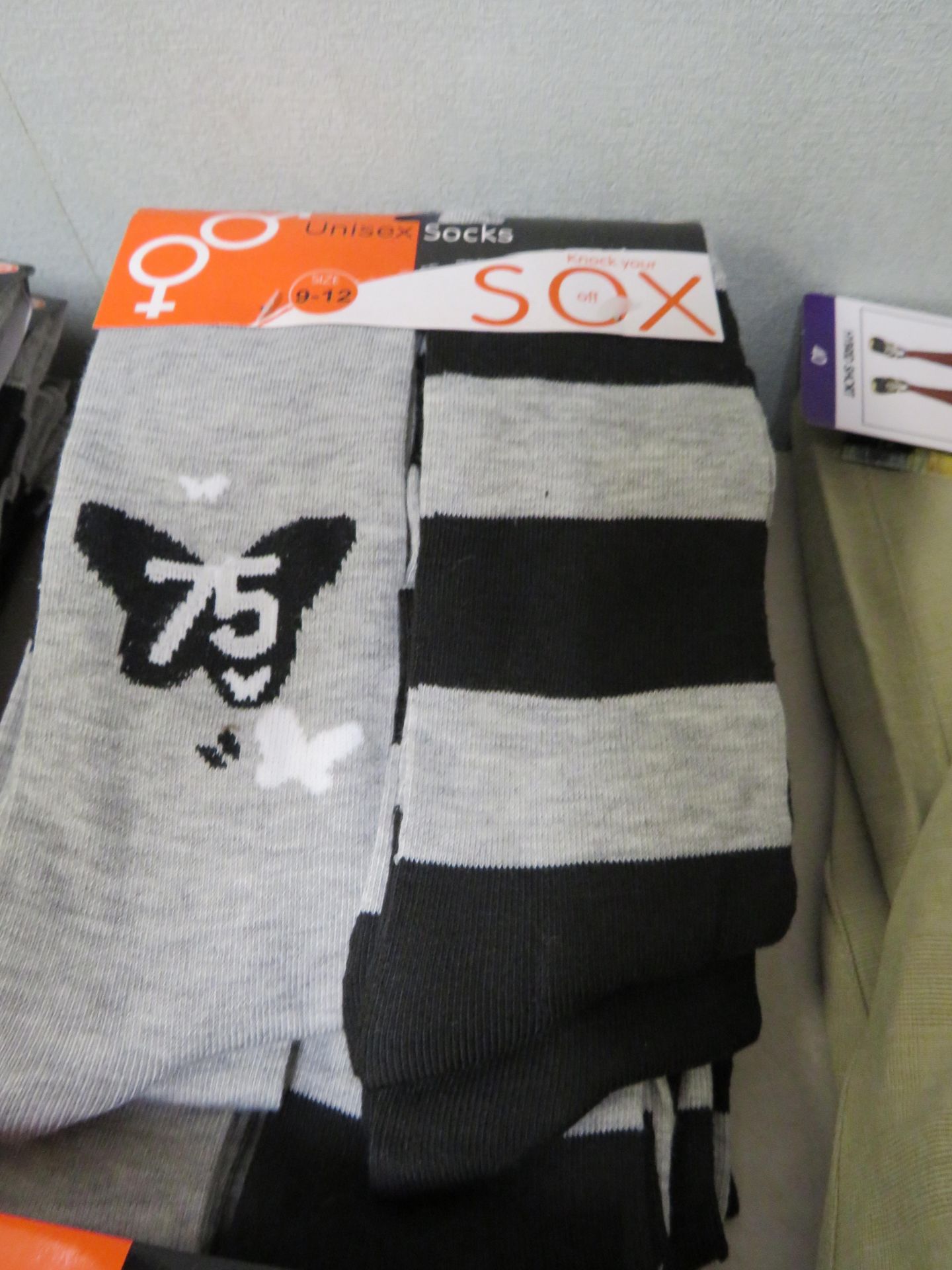 12 x pairs of Unisex Socks size 9-12 new & packaged