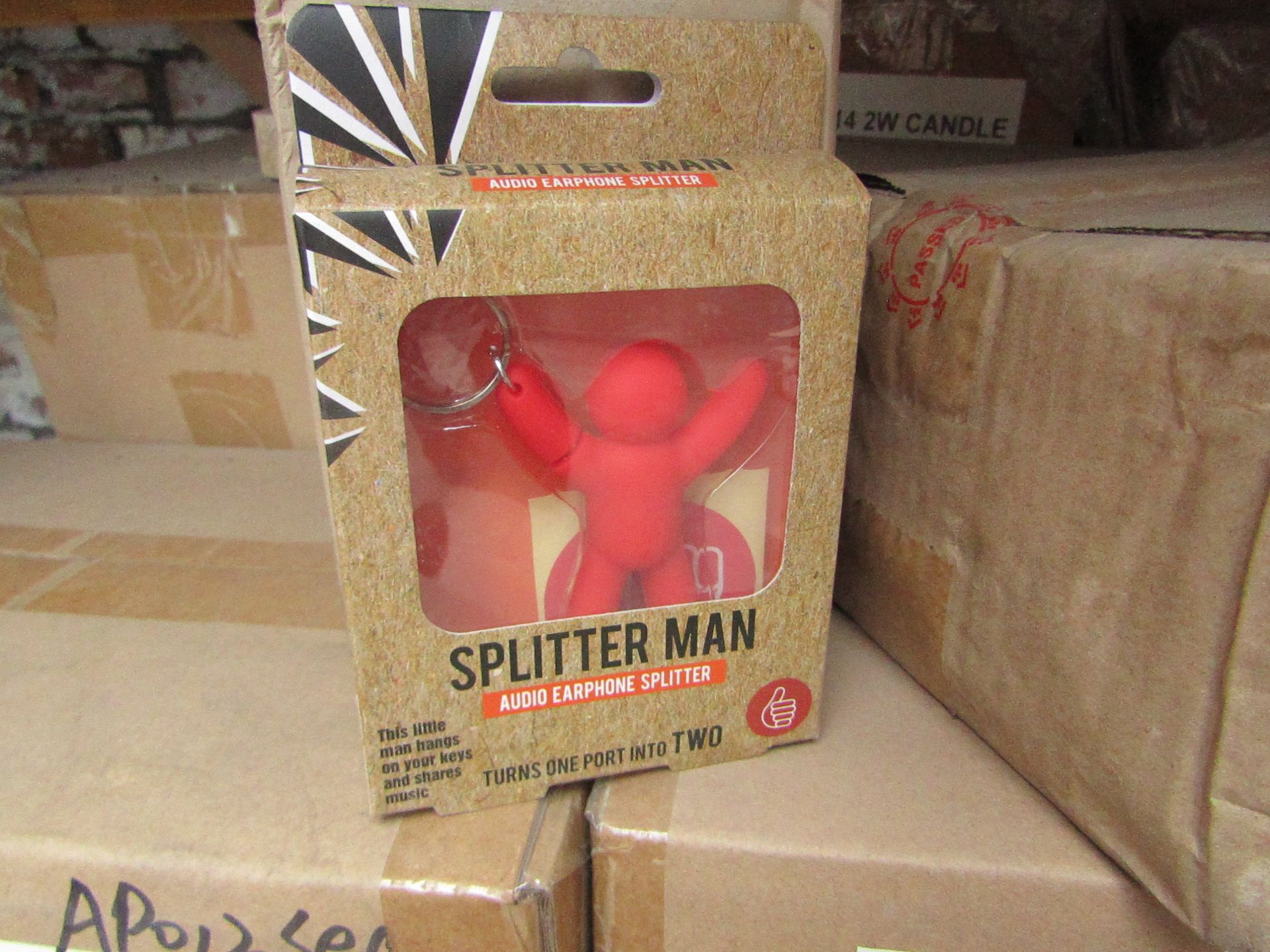 12x Splitter man key rings, allows sound sharing of a device to wired headphones, all new and boxed