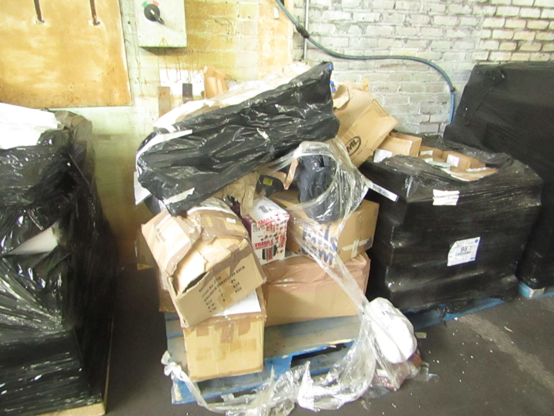 1X PALLET CONTAINING CONTAINING AROUND 15 SALVAGE ITEMS FROM AN ONLINE RETAILER | ALL IN NON