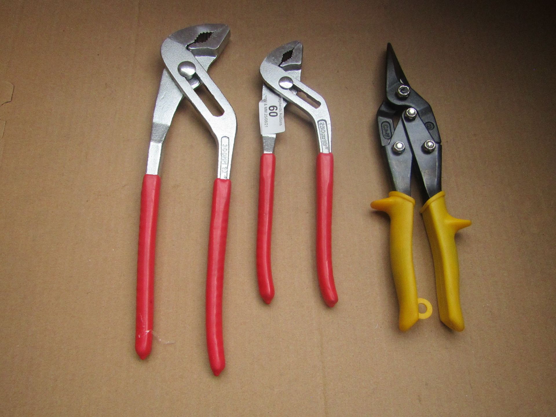 1x CL WATER PUMP PLIERS 250MM10IN, 1x CL WATER PUMP PLIERS 300MM12IN, 1x CL PRO68 250mm CENTRE CUT