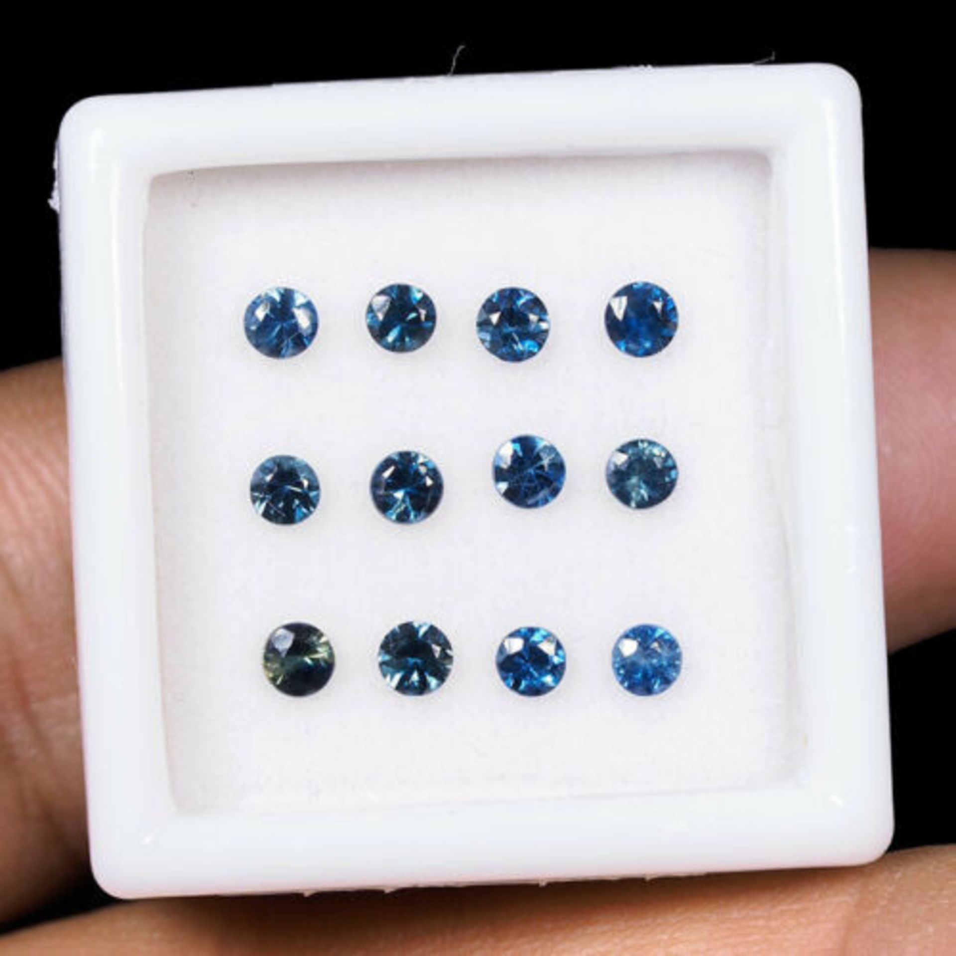 Natural (Untreated – Sri Lanka – VVS Clarity Blue Sapphires – 1.16 carats - 12 pieces – Diamond