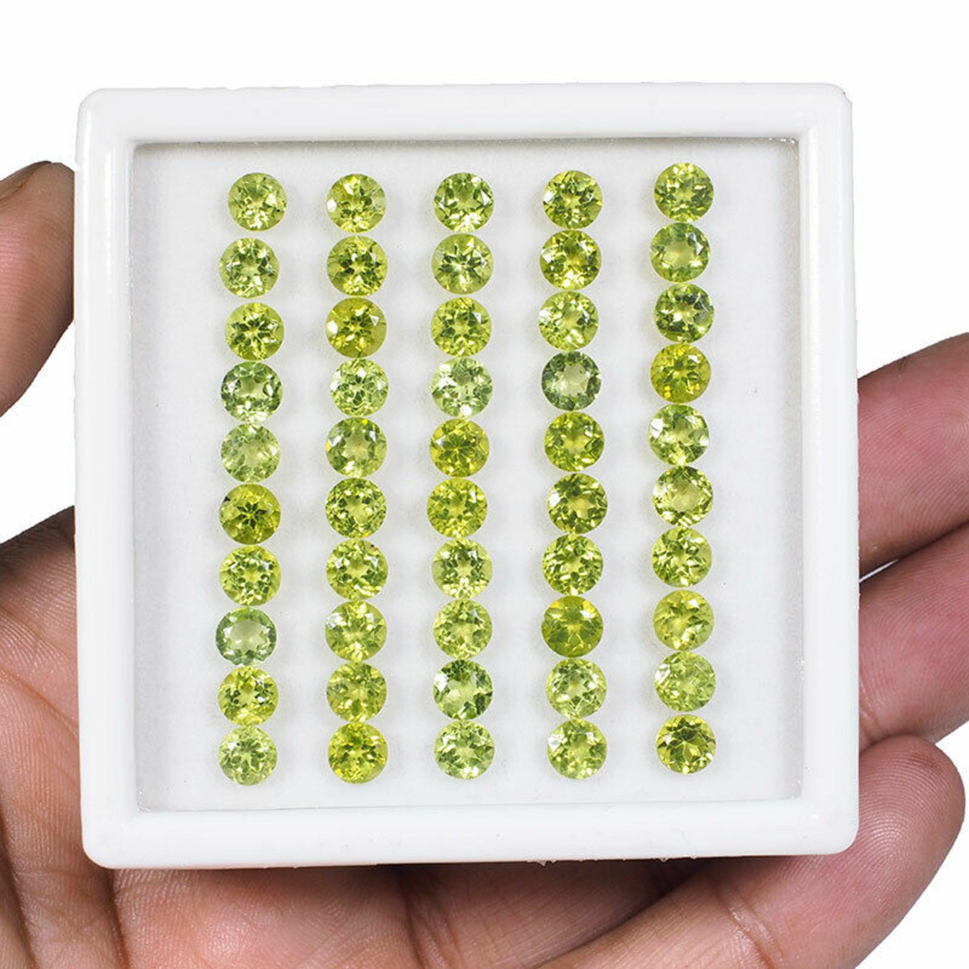 Stunning - Natural Untreated Peridot - 27.25 Carats -VVS Clarity- 50 Pieces - Diamond Round cut.