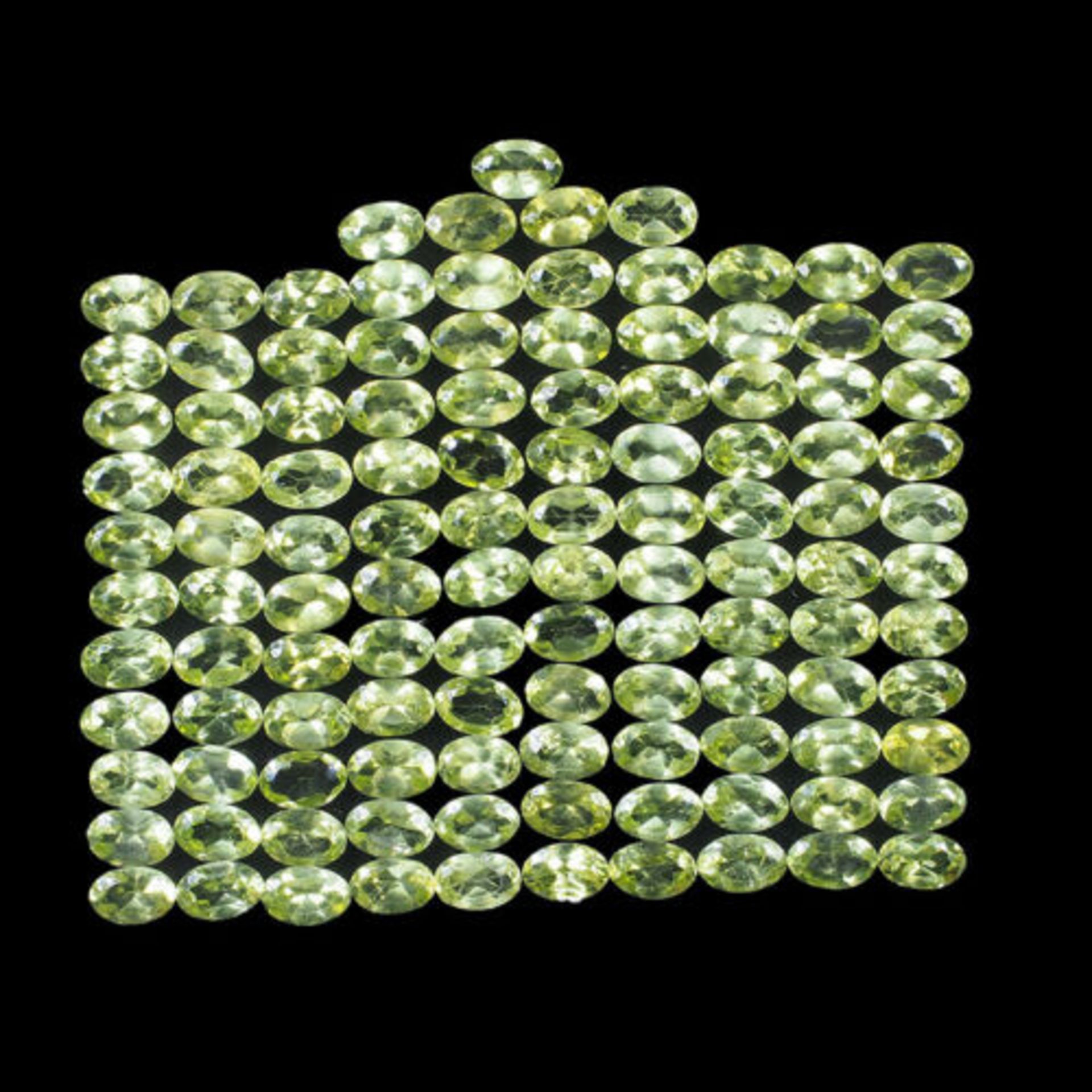 Natural (Untreated- Unheated) – Peridot – 50.00 Carats – 115 pieces – Oval cut. average retail value