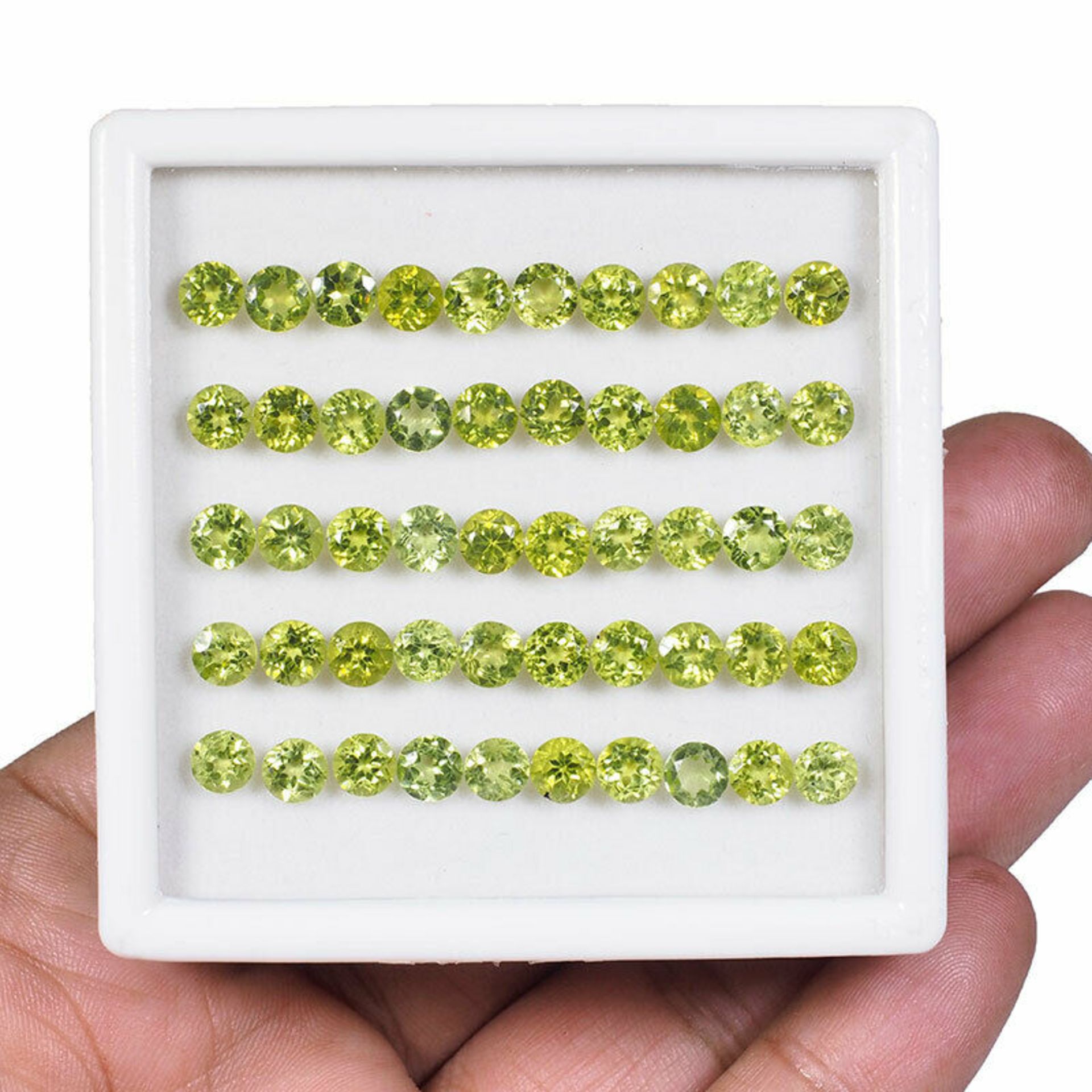 Stunning - Natural Untreated Peridot - 27.25 Carats -VVS Clarity- 50 Pieces - Diamond Round cut.